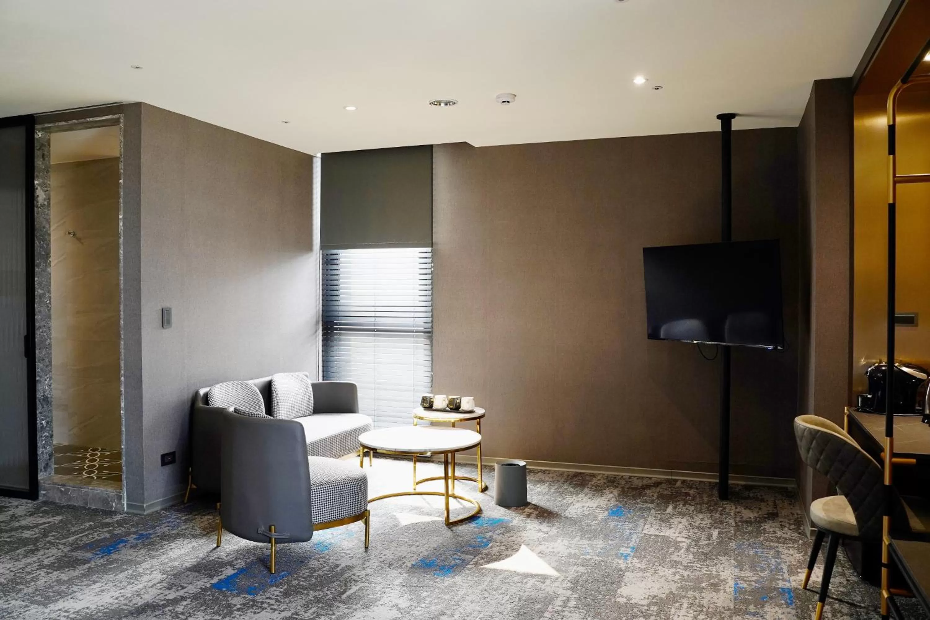 TV and multimedia in Tenz Go Hotel