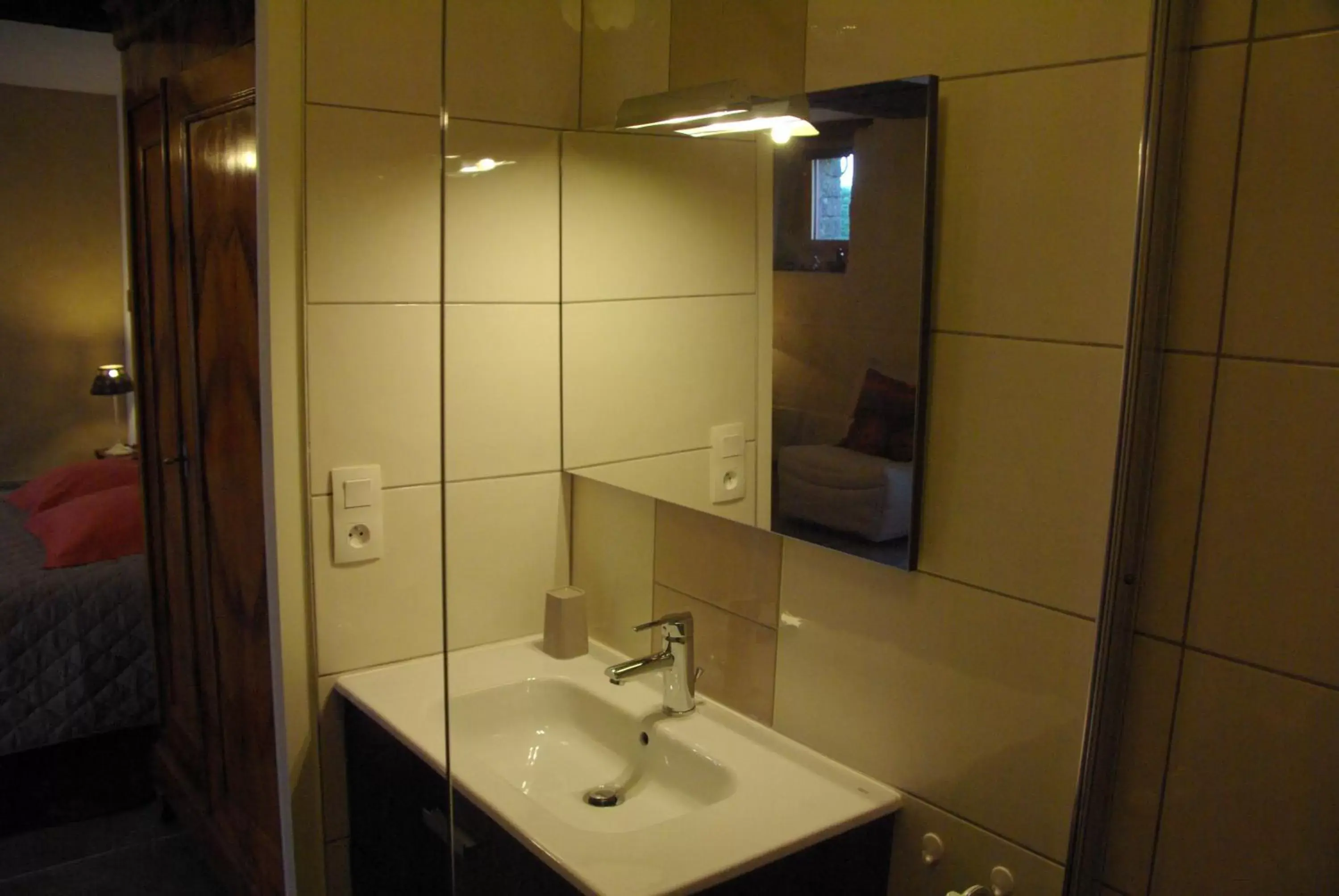 Bathroom in Chambres d'hôtes La Fontaine Garel