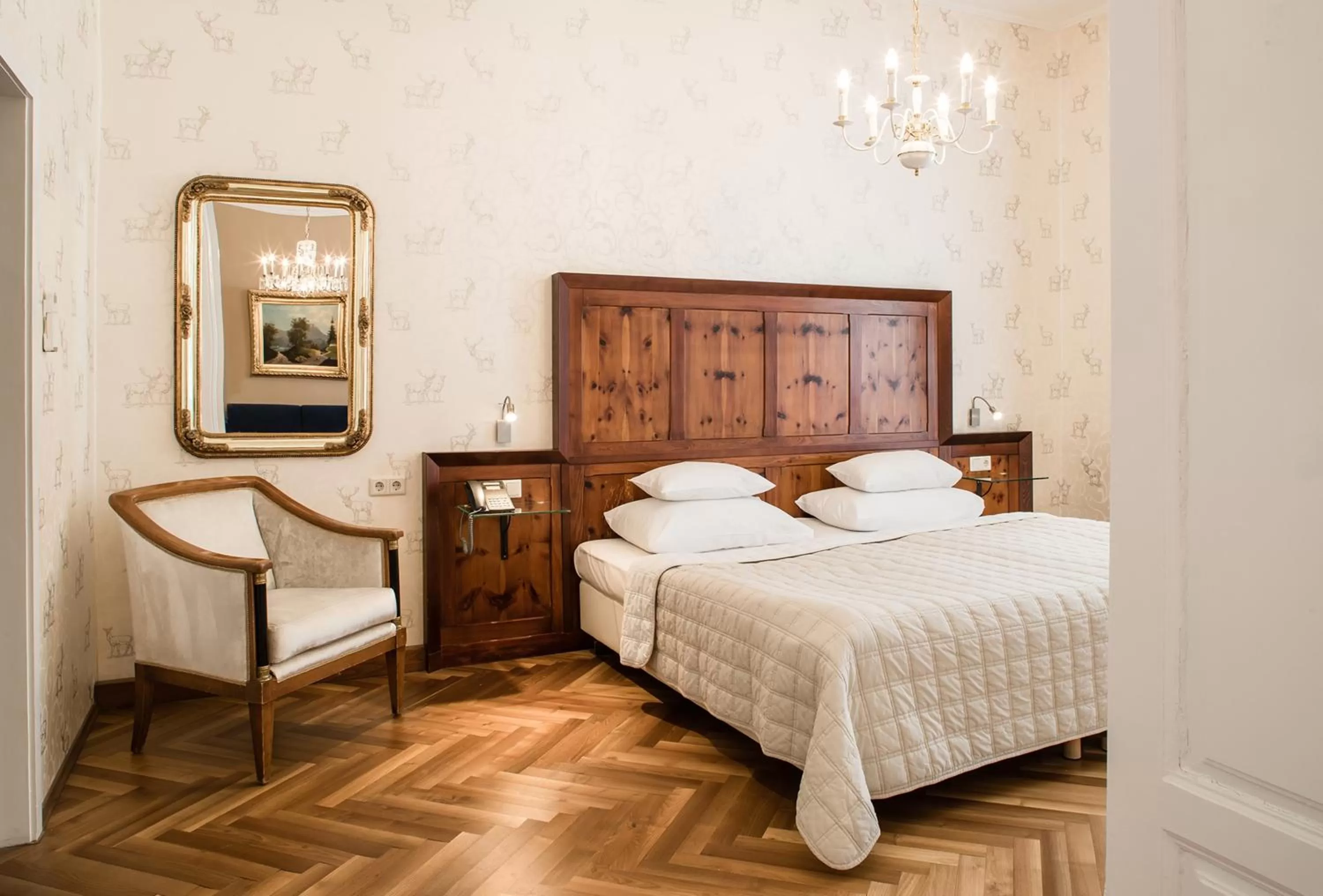 Photo of the whole room, Bed in Palais-Hotel Erzherzog Johann