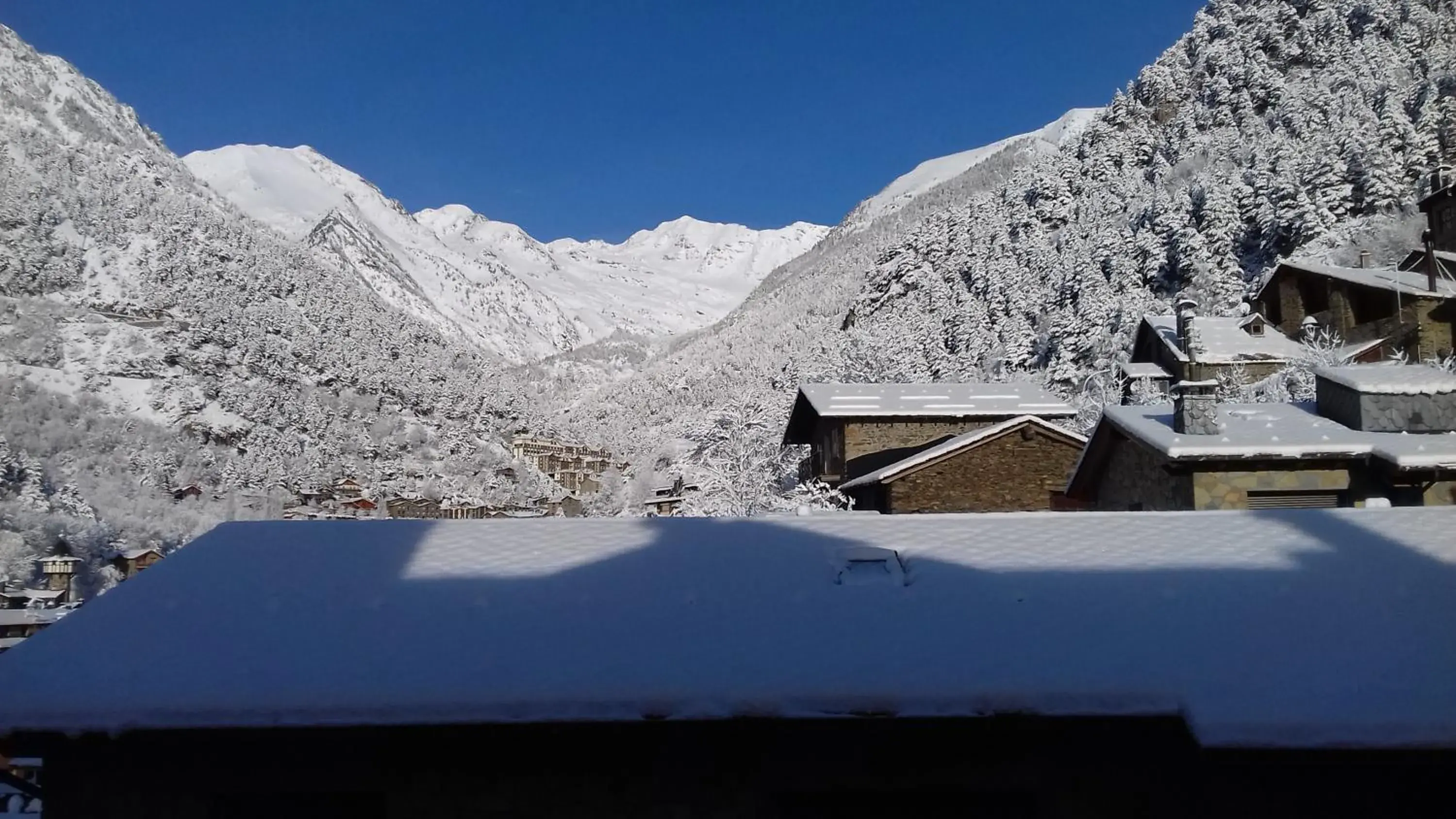 Mountain view, Winter in Xalet Besolí