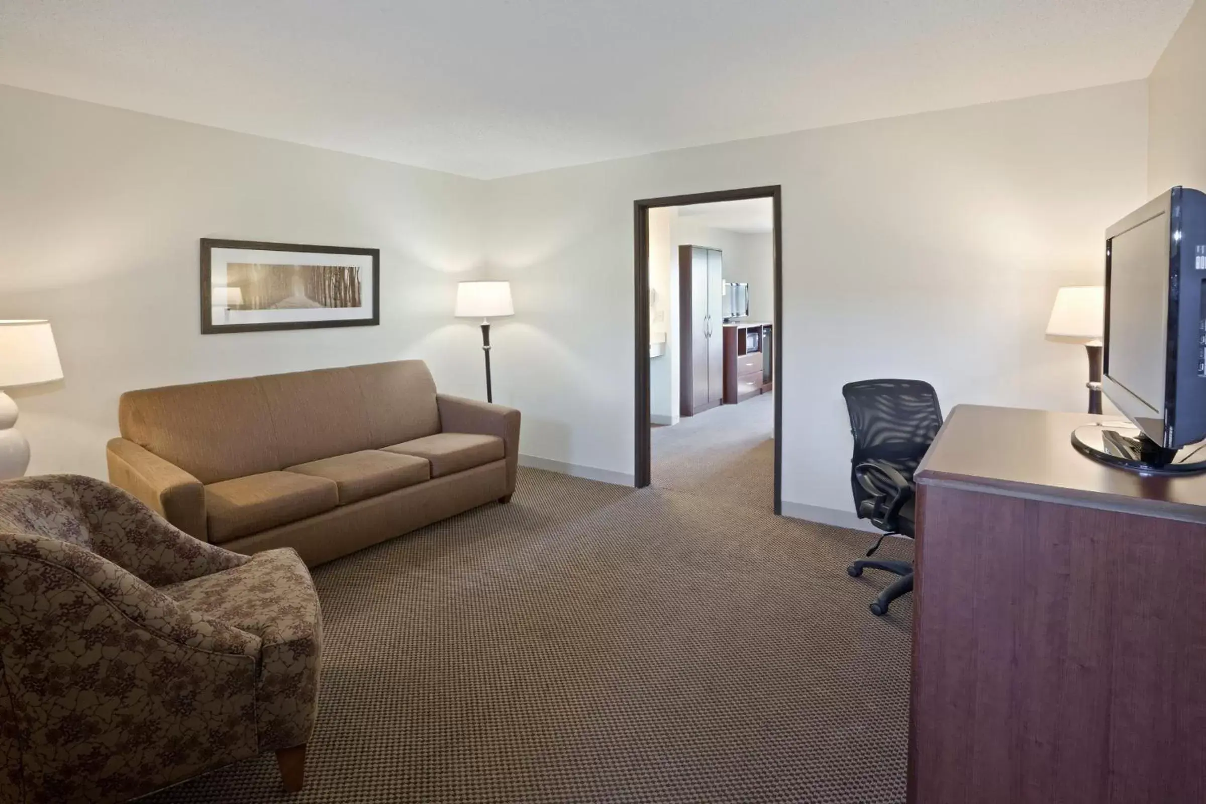 Living room, Seating Area in AmericInn by Wyndham Mitchell