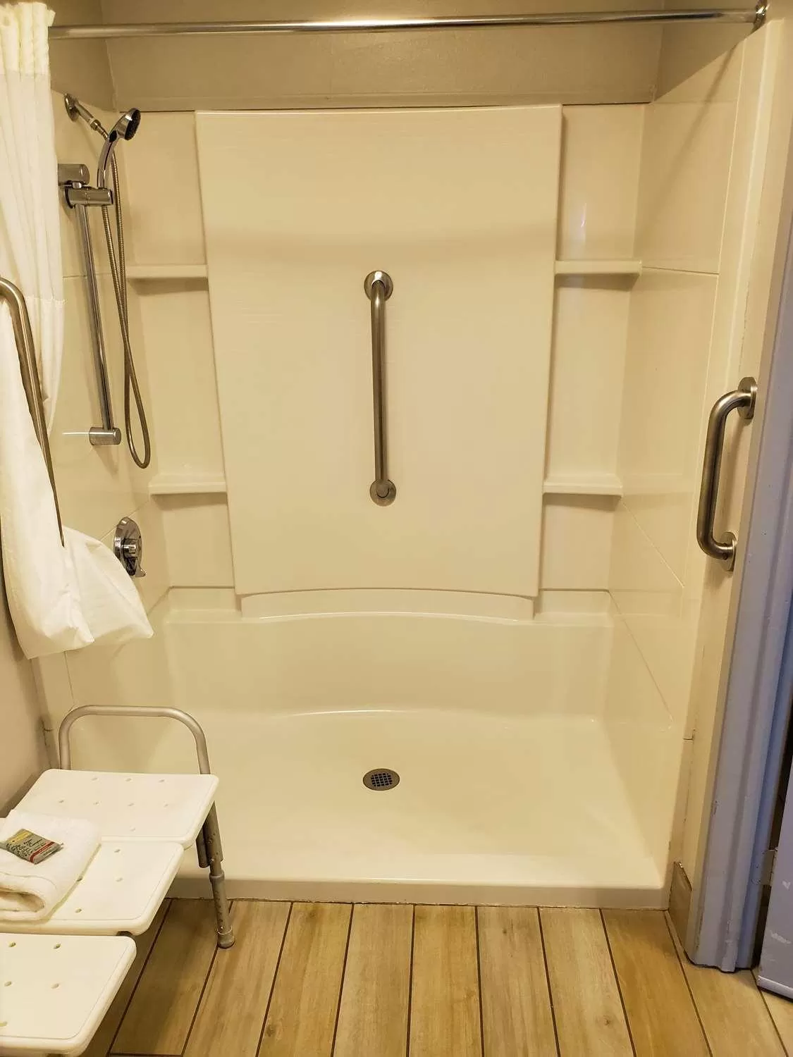 Bathroom in Best Western McMinnville Inn