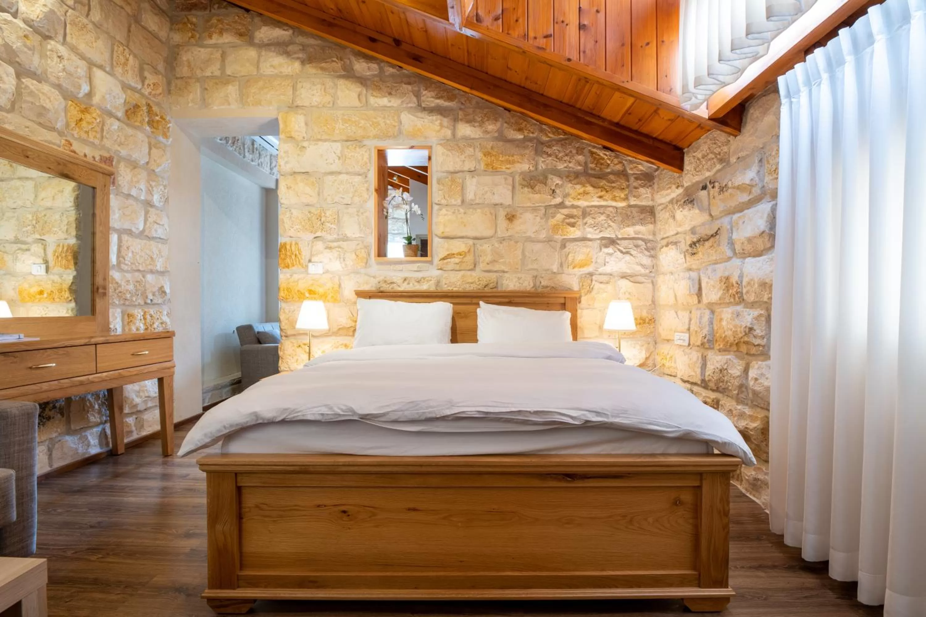 Bed in Via Maria Boutique Suites - Free Parking