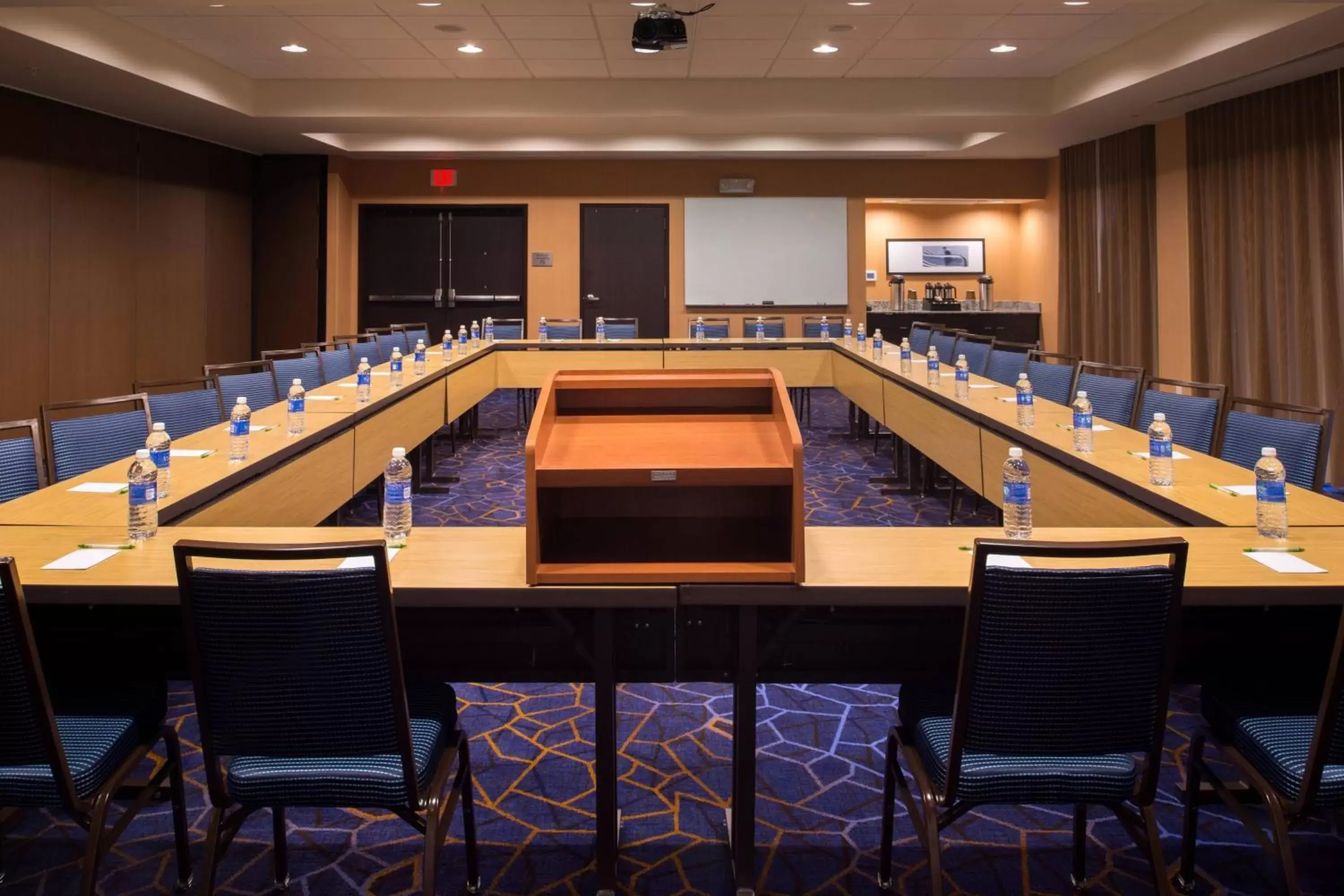 Meeting/conference room in Courtyard by Marriott Hot Springs