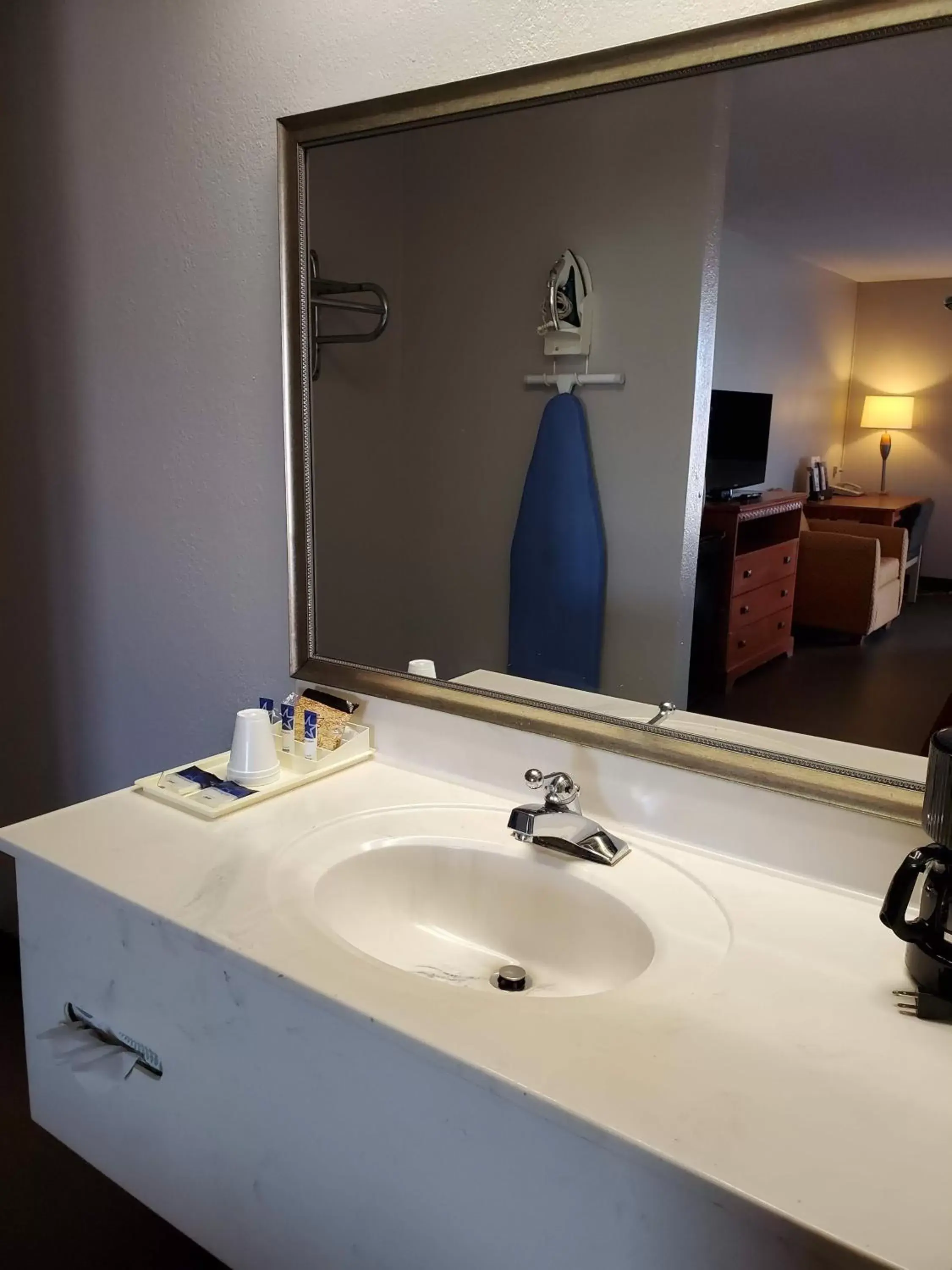 Bathroom in Americas Best Value Inn Wildersville