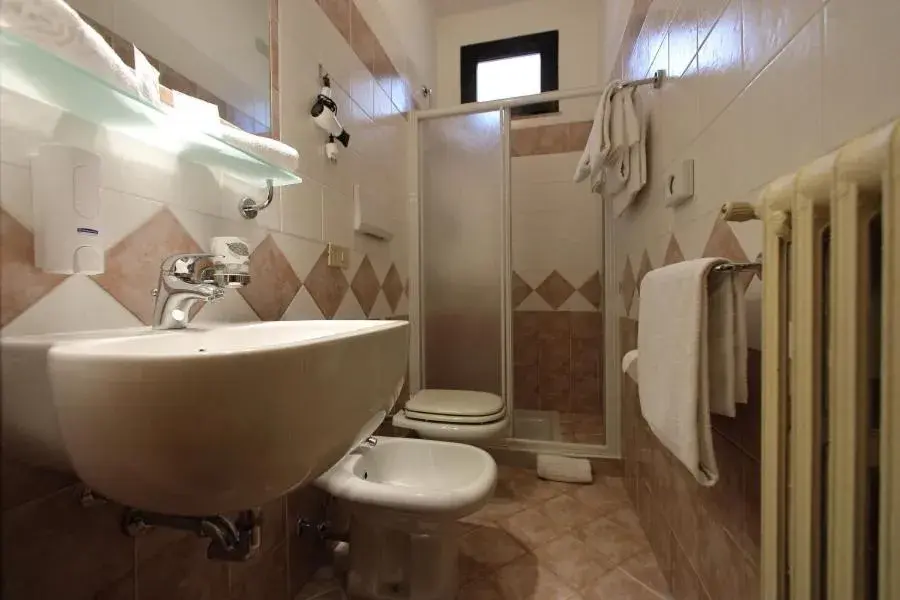 Bathroom in Hotel Primavera