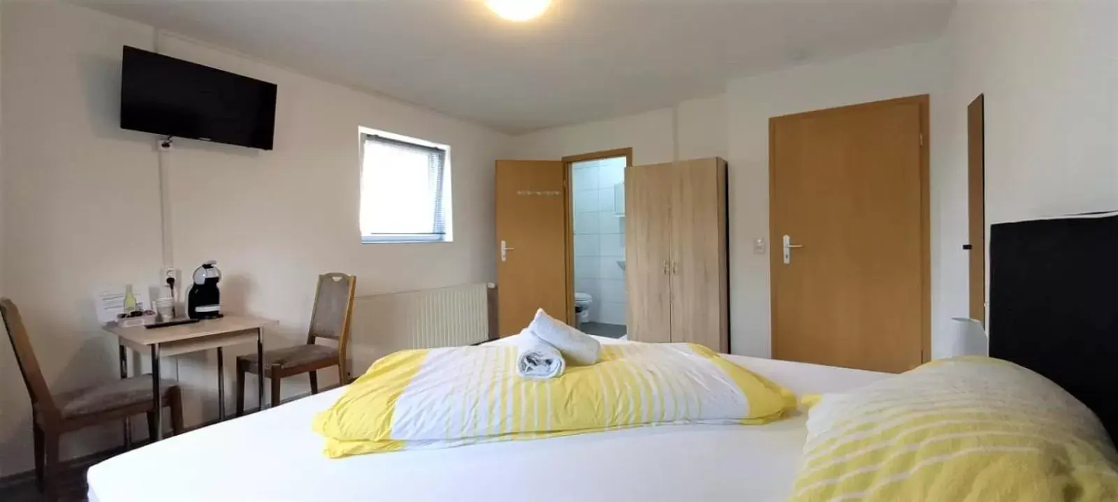 Double Room with Private Bathroom in Steakhaus Galgenbach Double Room with Private Bathroom in Steakhaus Galgenbach