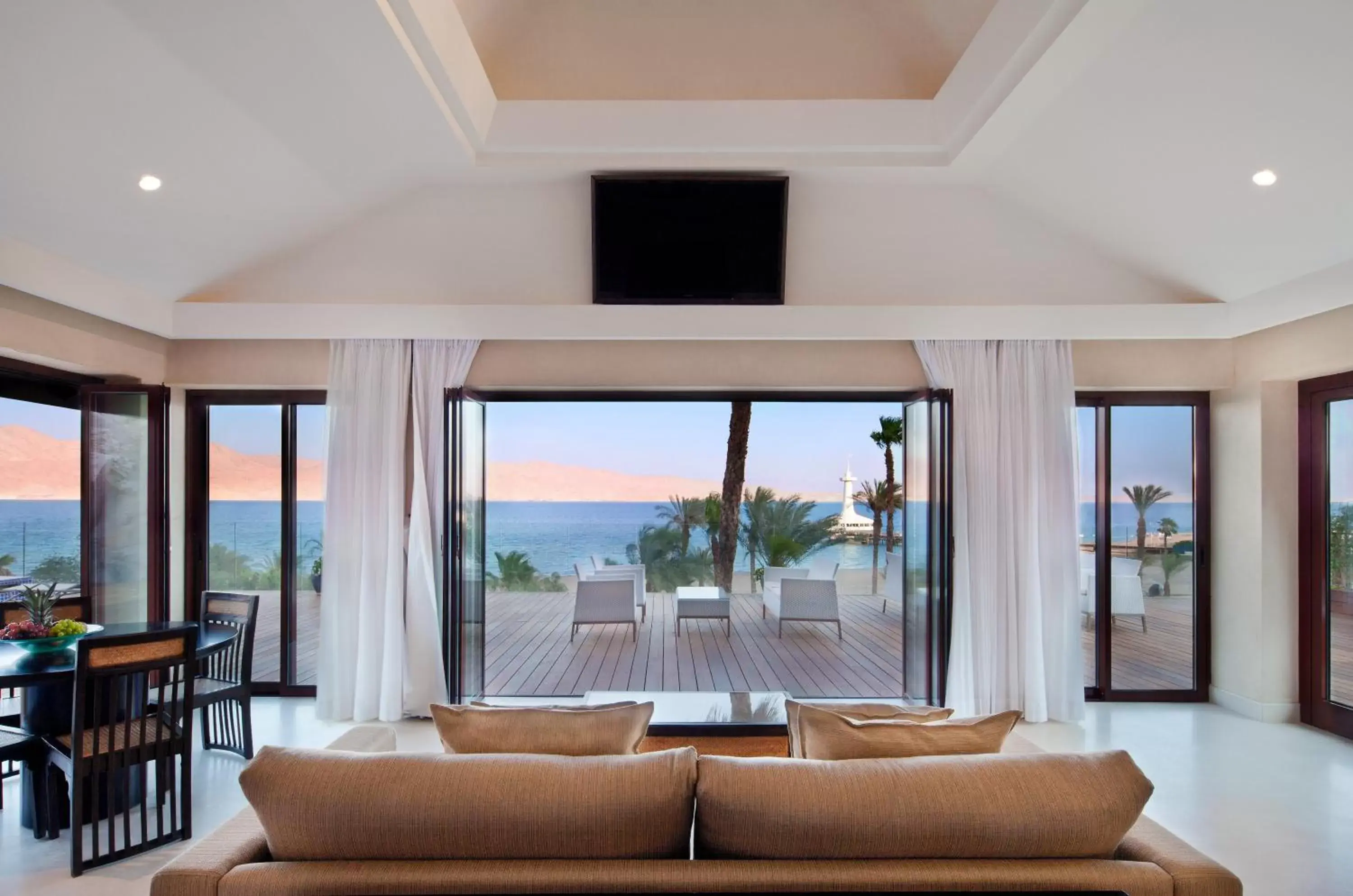 Balcony/Terrace, Seating Area in Herbert Samuel Royal Shangri-La Eilat