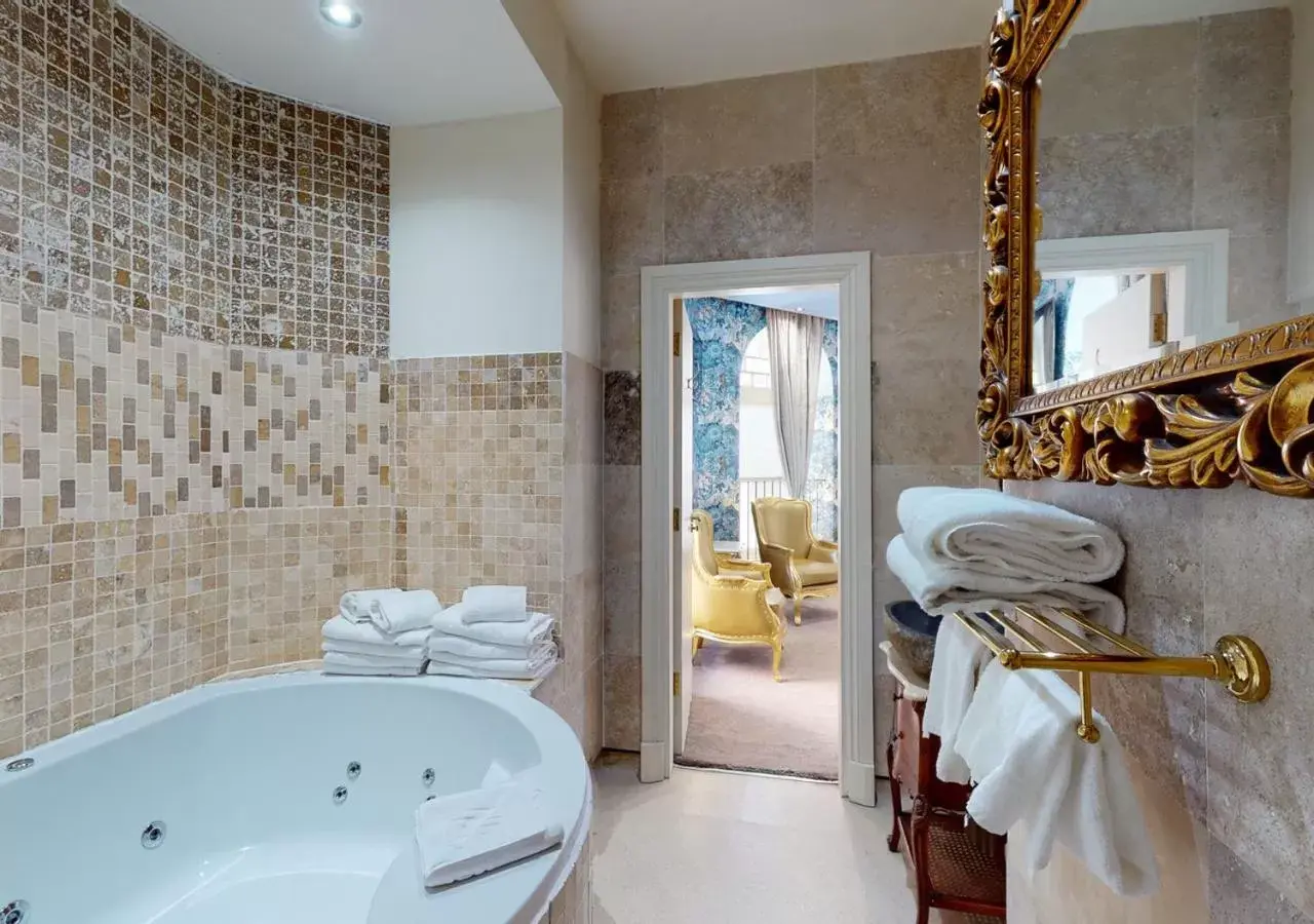 Bathroom in The Coal Exchange Hotel