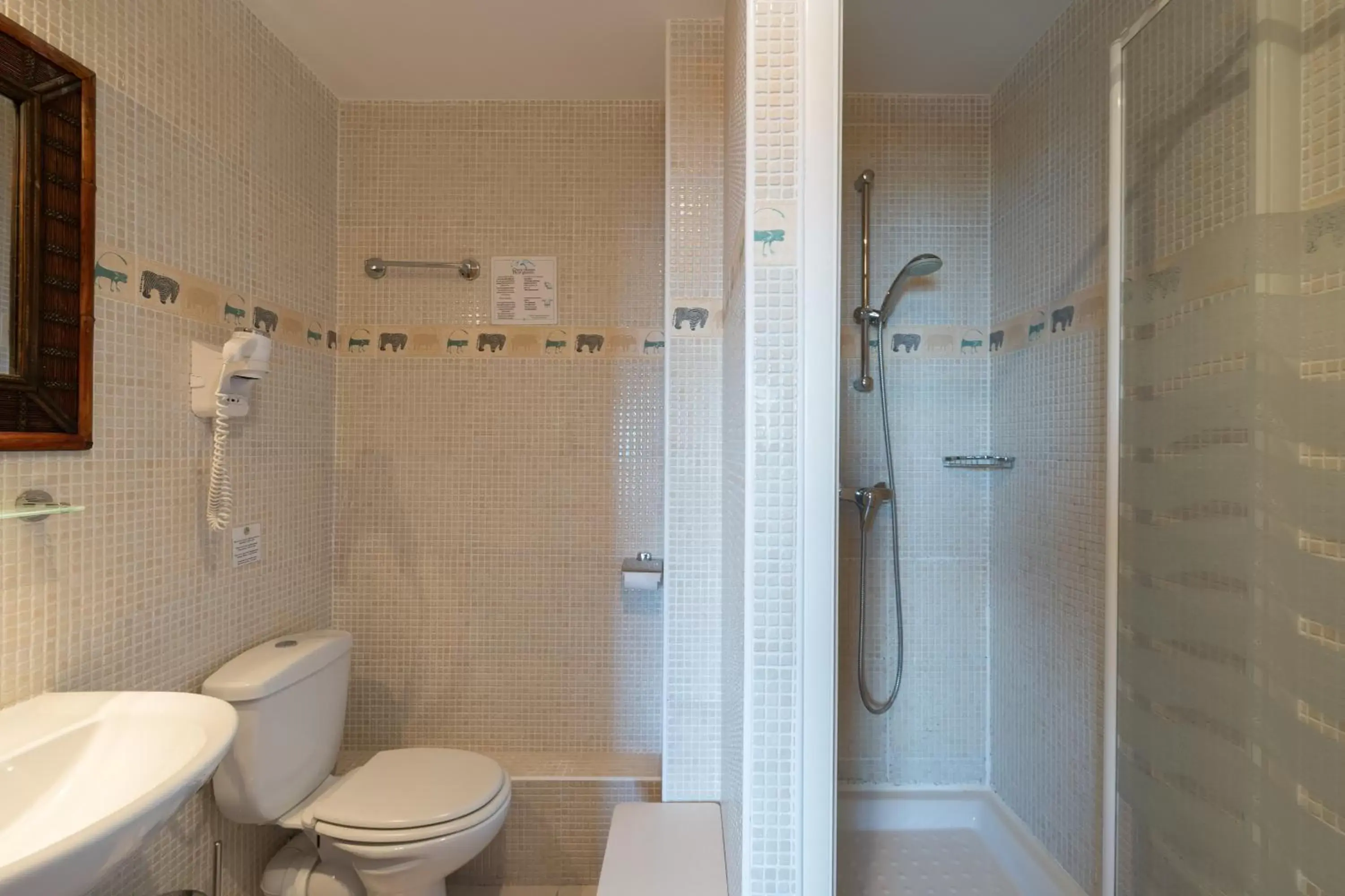 Bathroom in "Cap Riviera" Hotel & Restaurant Saint Aygulf