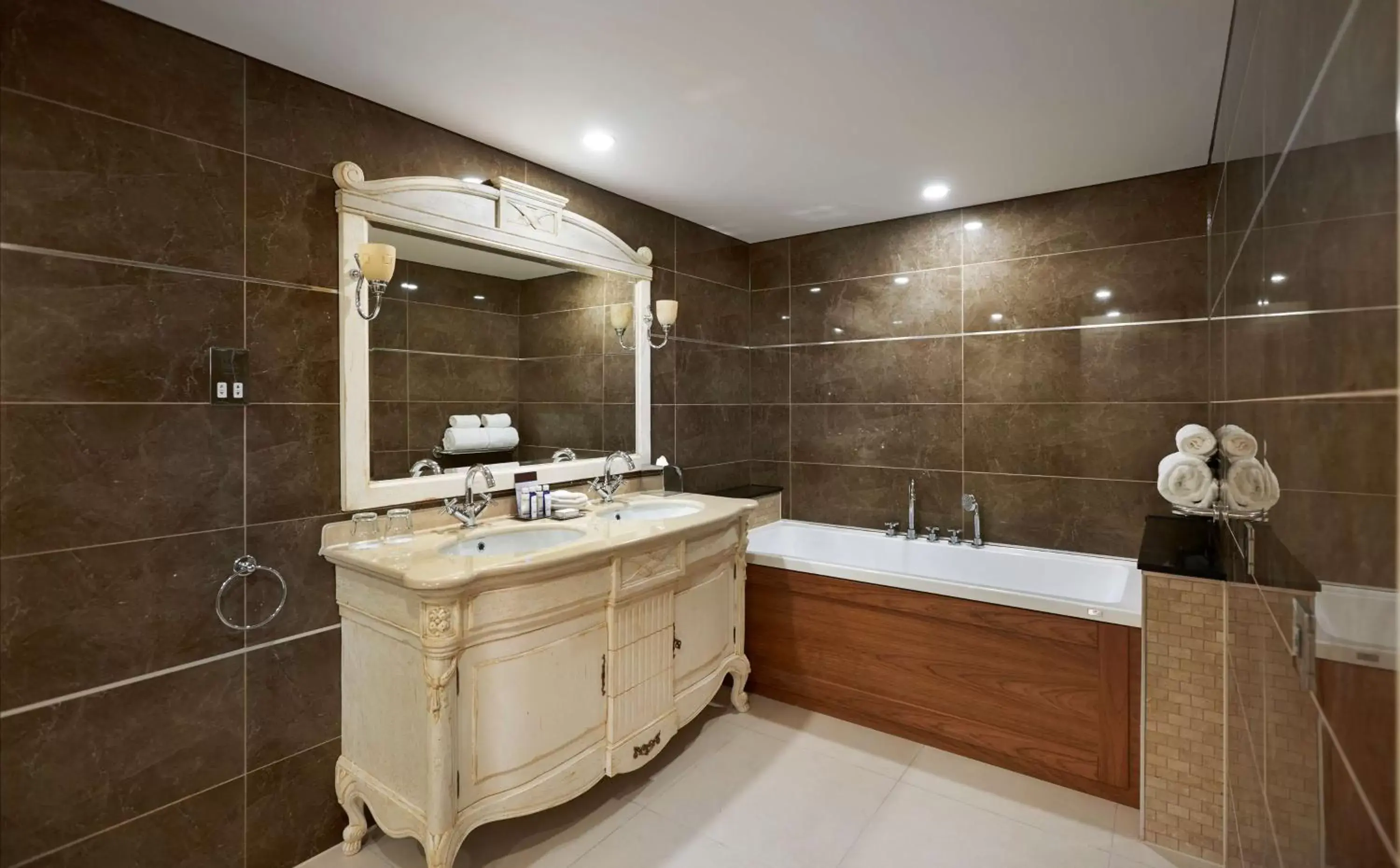 Bathroom in DoubleTree by Hilton Hotel & Spa Liverpool