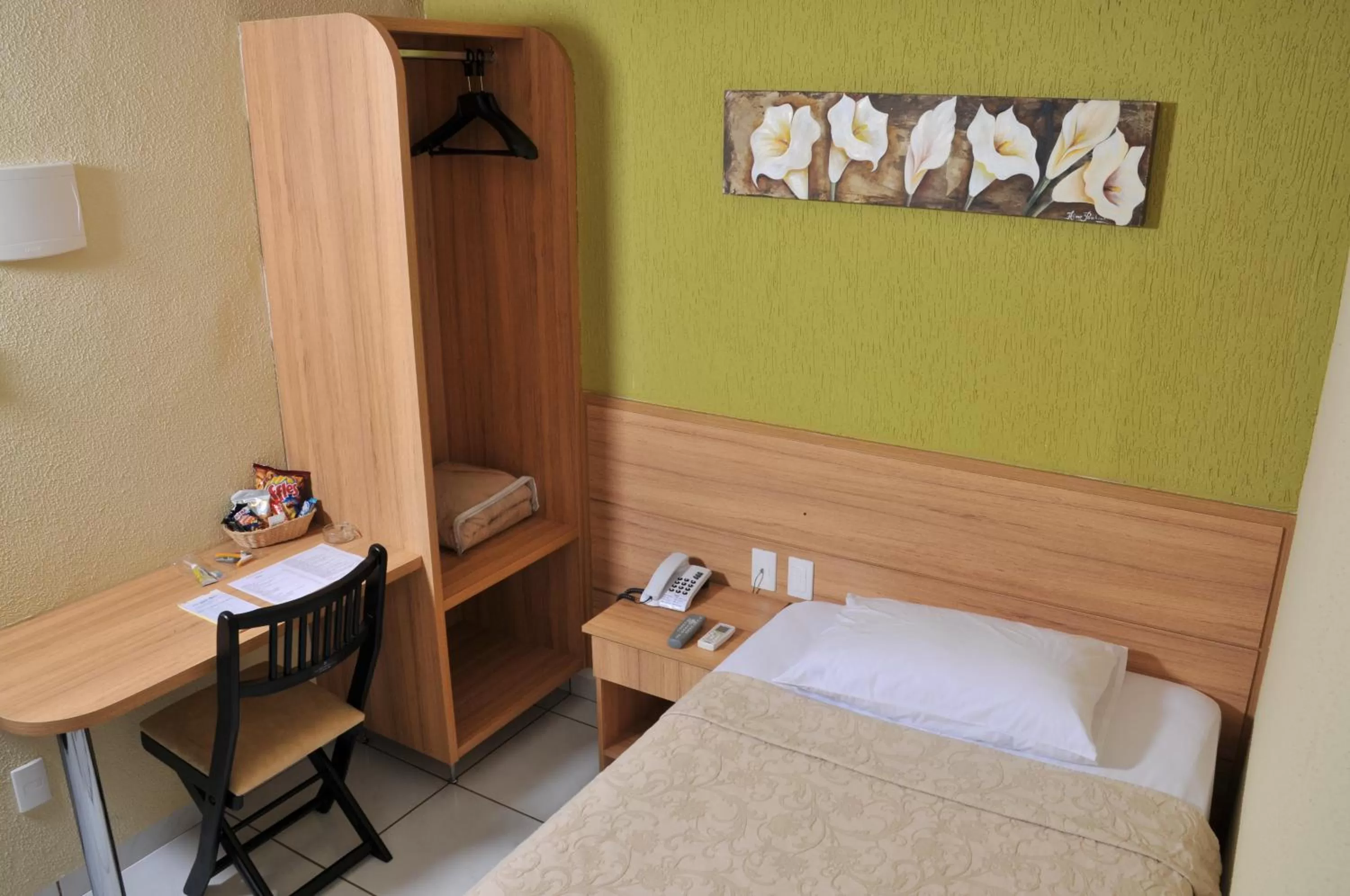 Property building, Bed in Garden Hotel