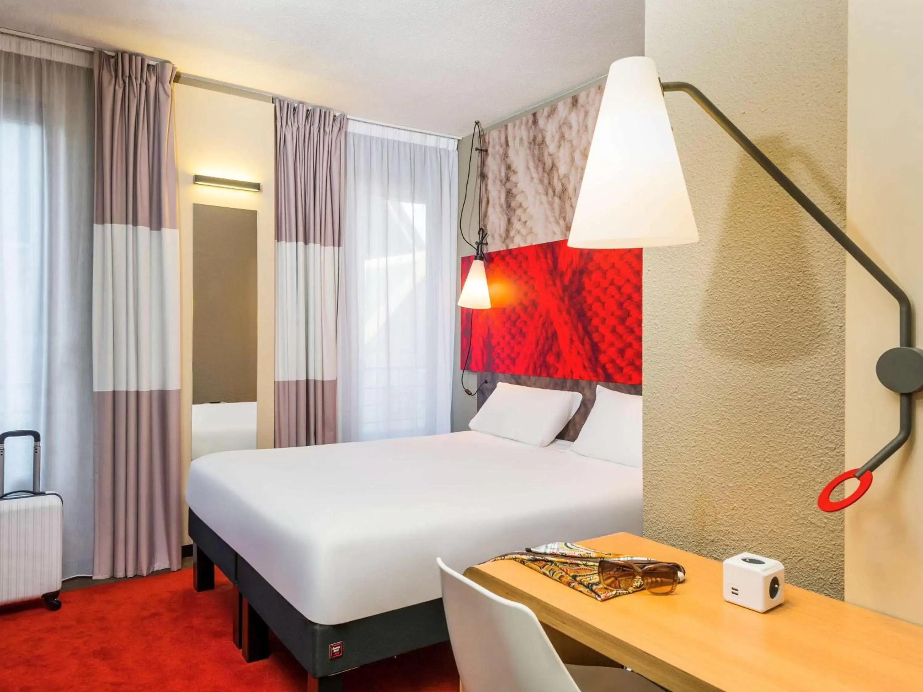 Photo of the whole room, Bed in ibis Clichy Centre Mairie