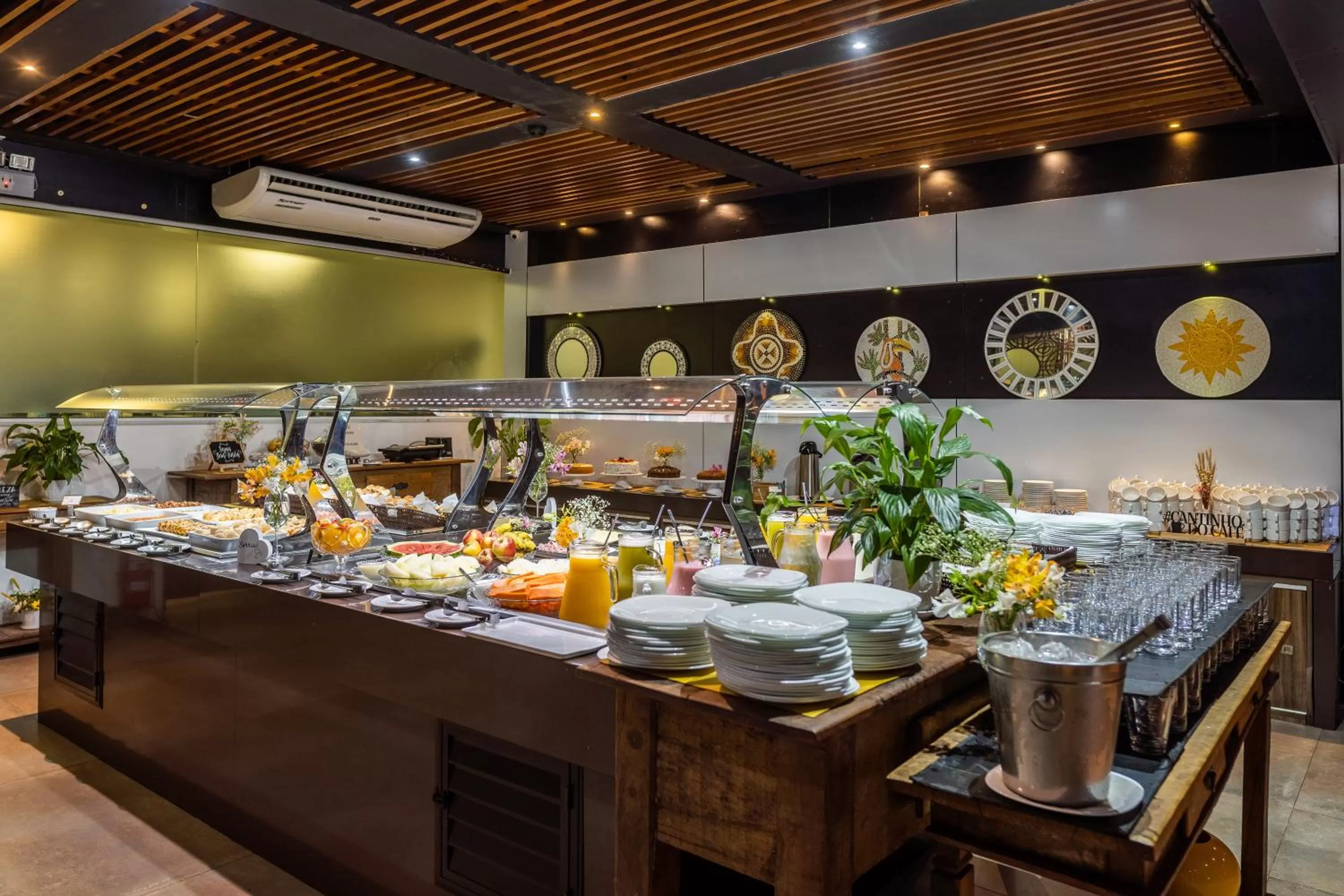 Restaurant/places to eat in Paradiso Corporate