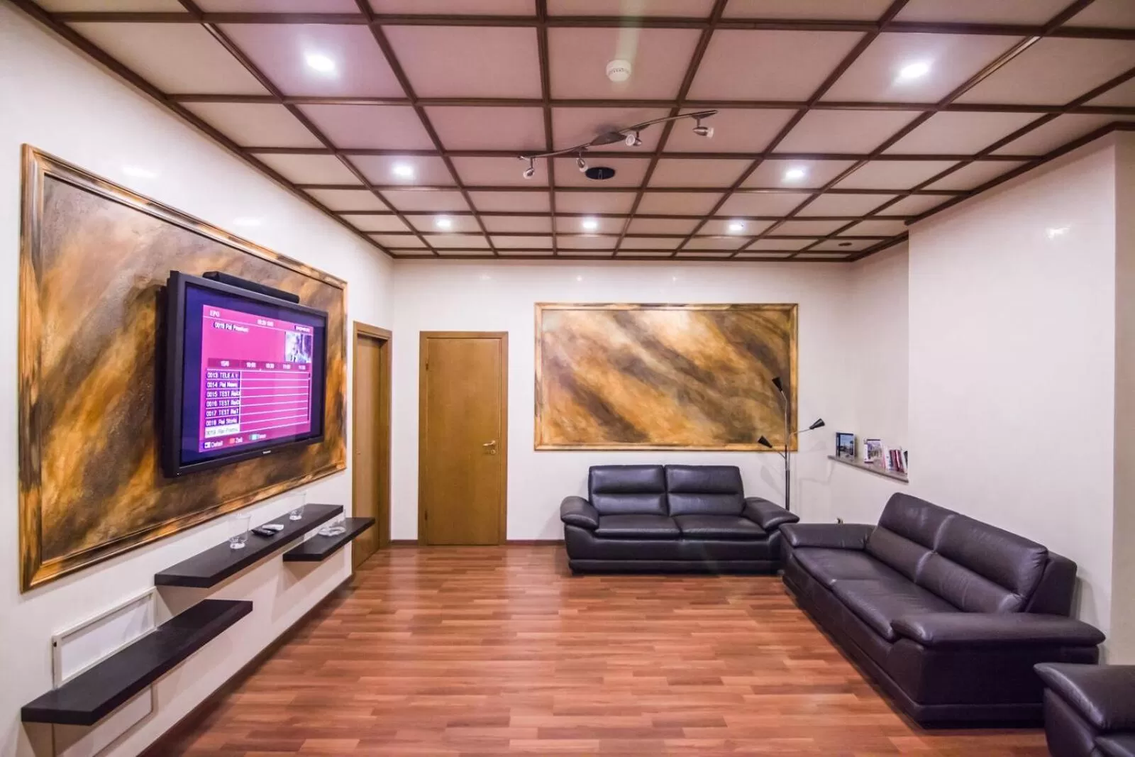 Communal lounge/ TV room in Hotel Verona Rome