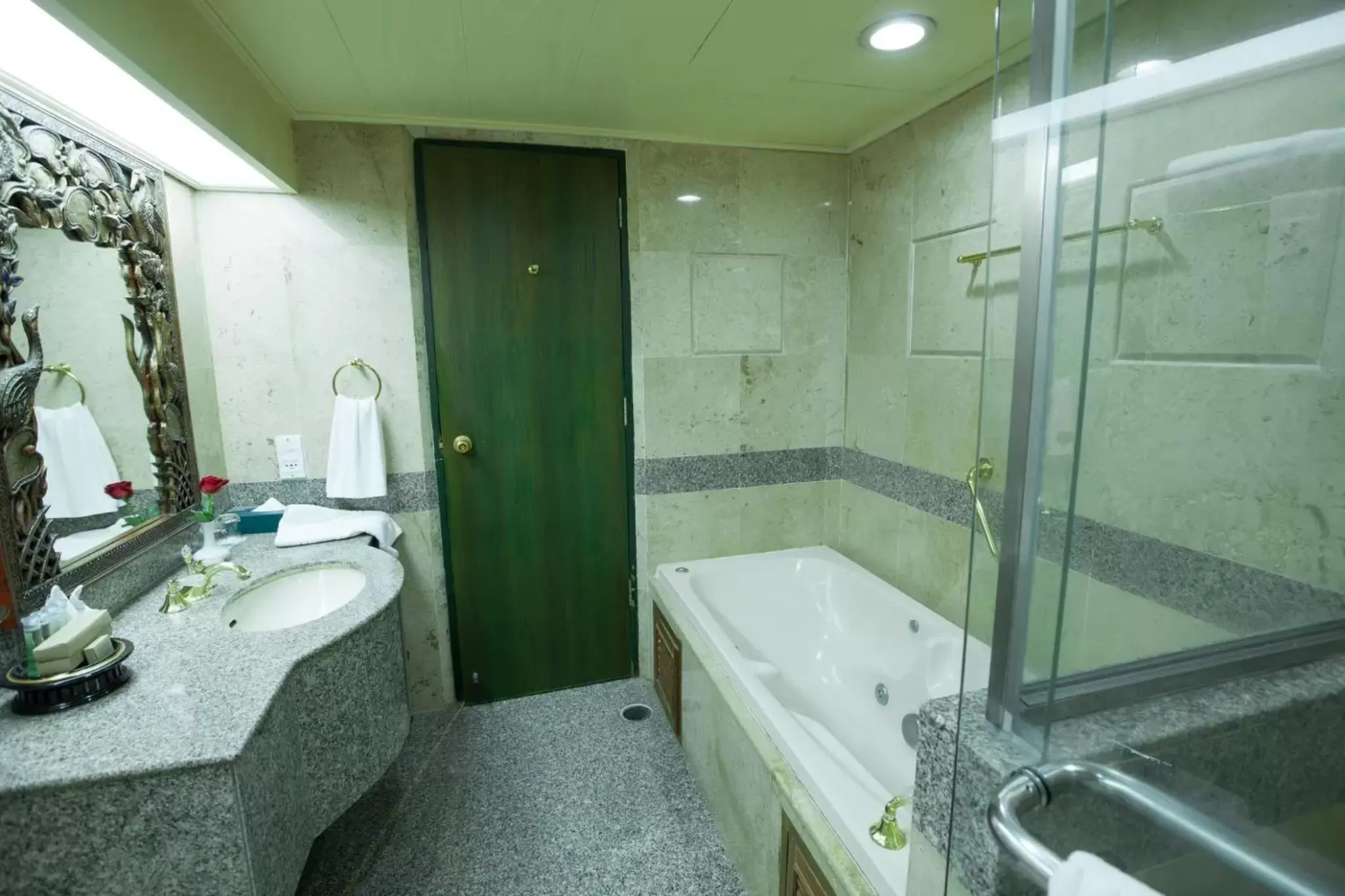 Bathroom in Chiangmai Grandview Hotel & Convention Center - SHA Extra Plus