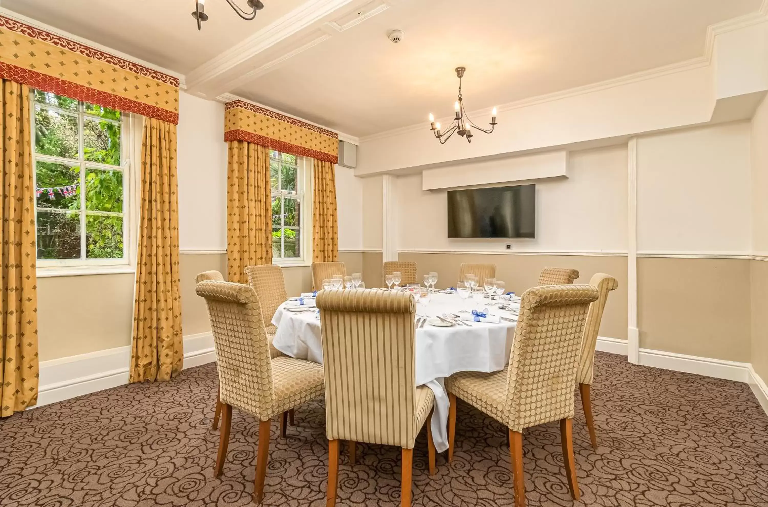 Dining Area in Mercure Salisbury White Hart Hotel
