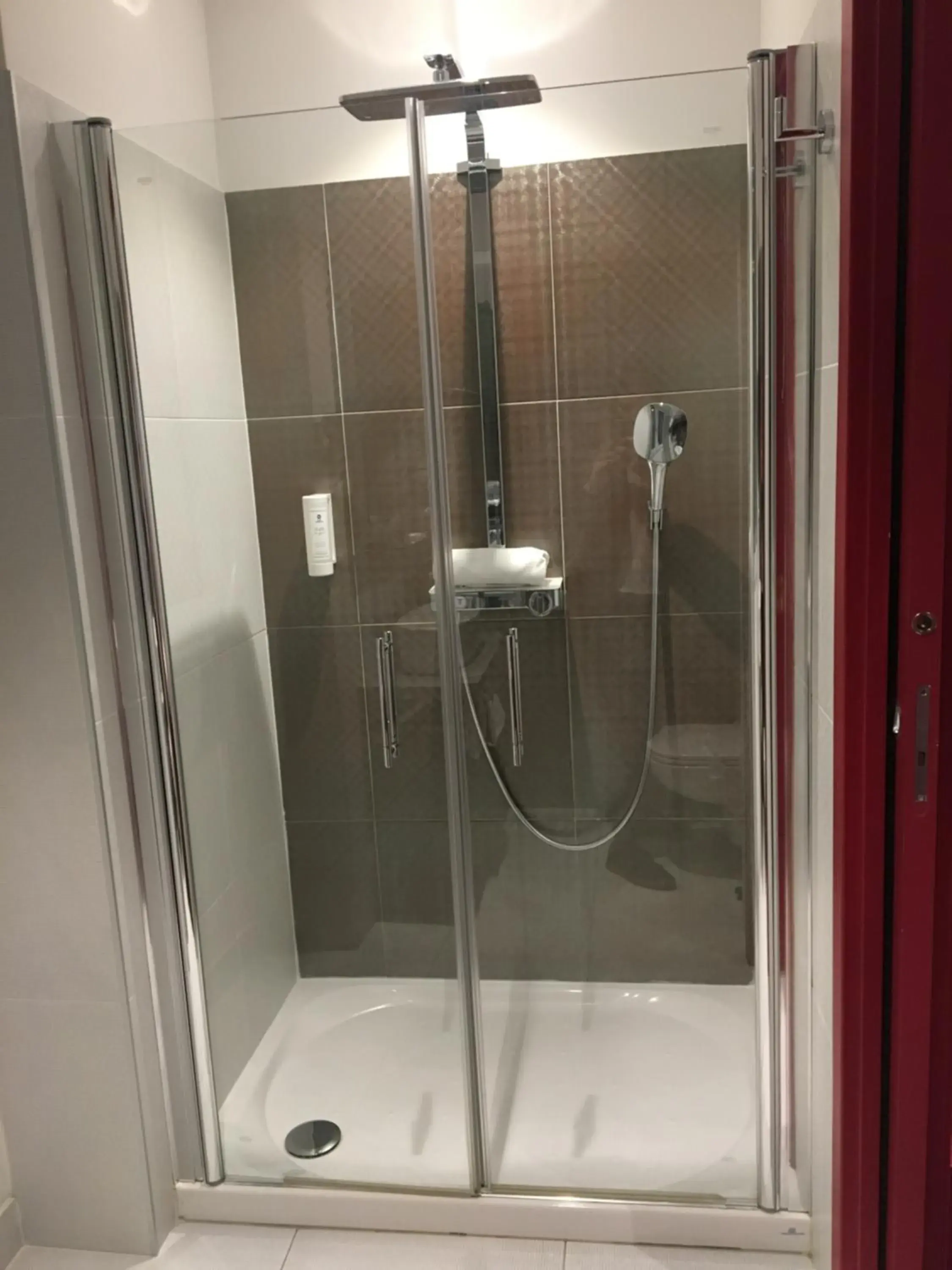 Shower, Bathroom in Best Western Richelieu Lyon Part-Dieu