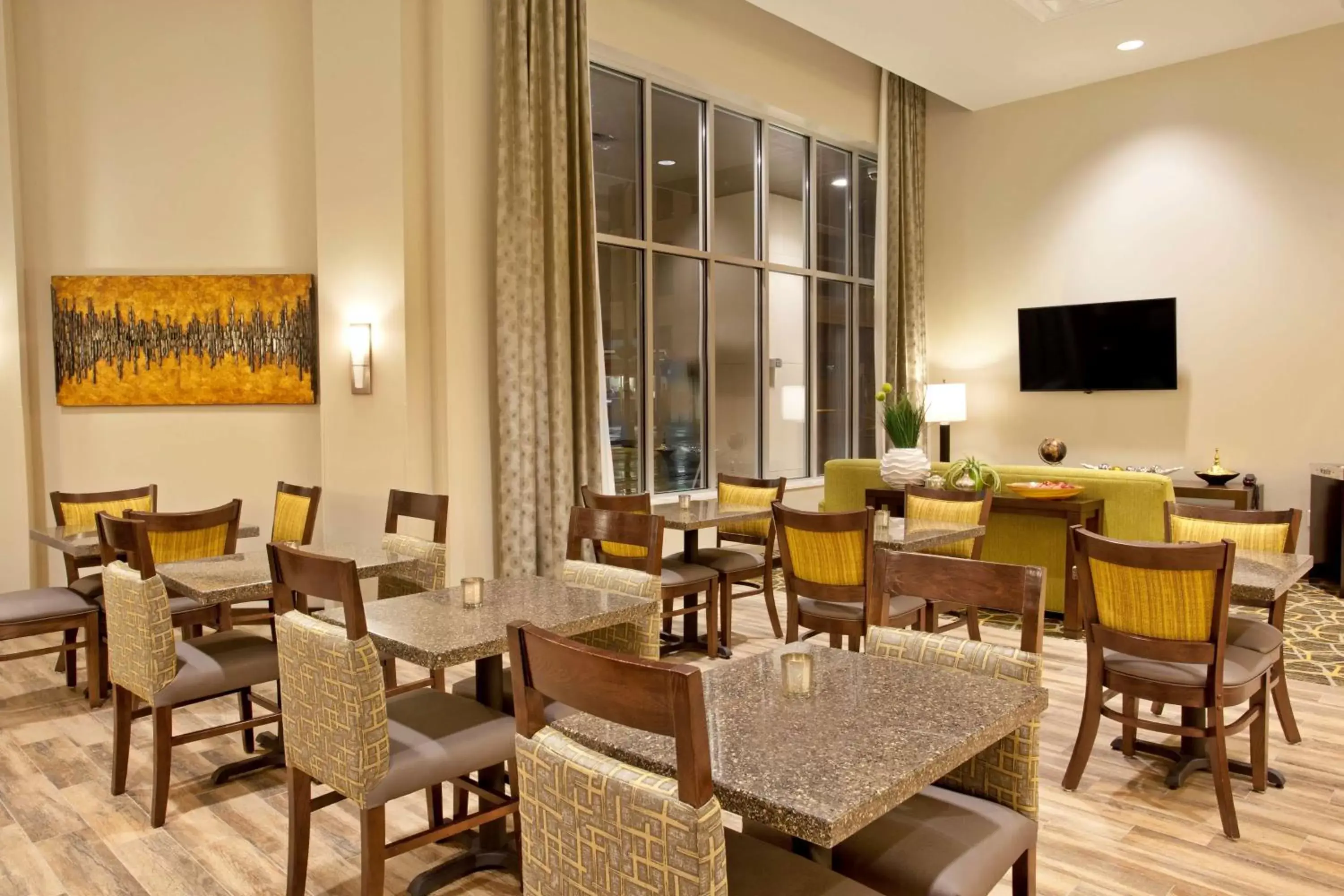 Lobby or reception, Lounge/Bar in Hampton Inn & Suites - Minneapolis/Downtown