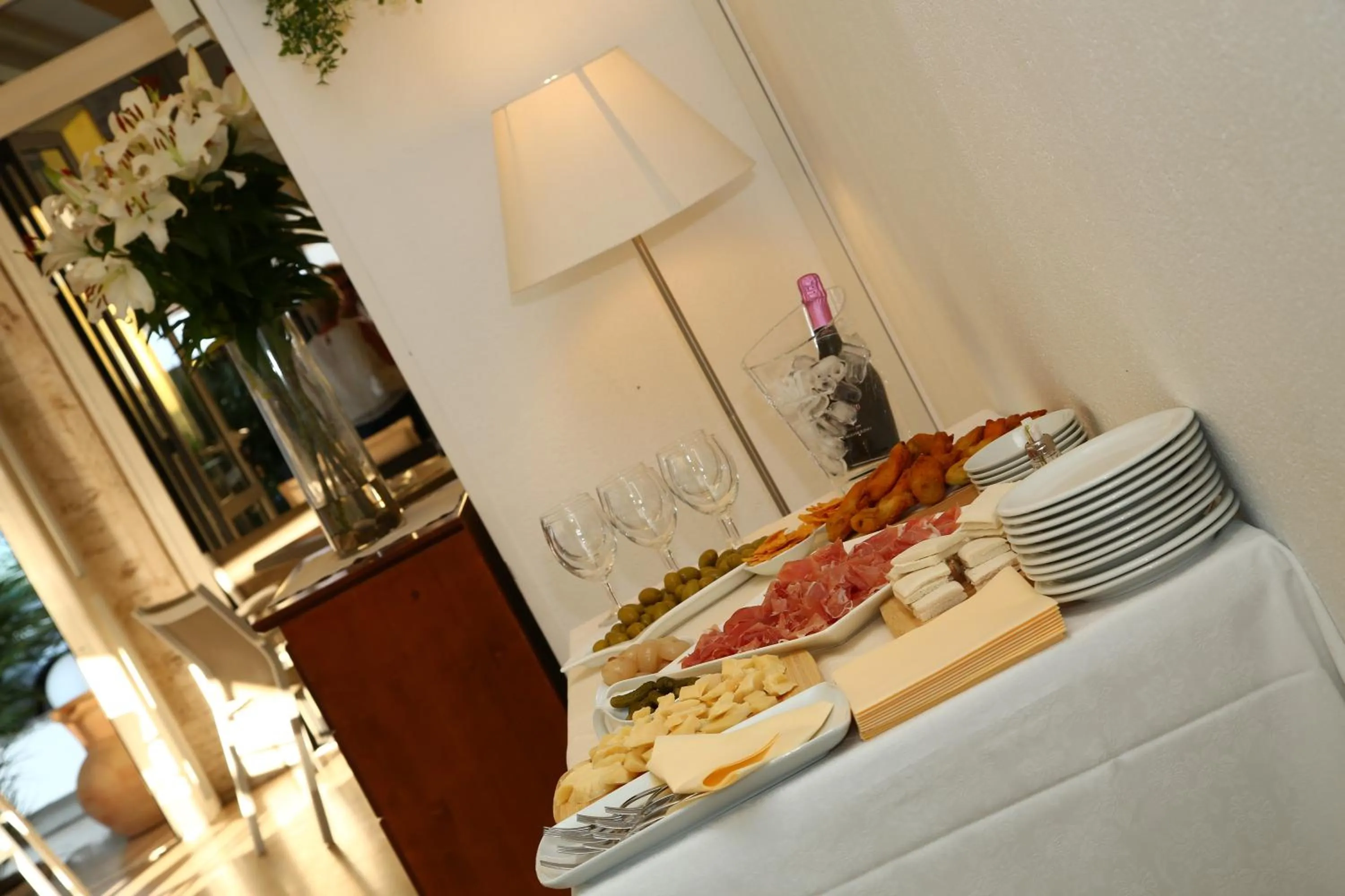 Restaurant/places to eat in Hotel Touring