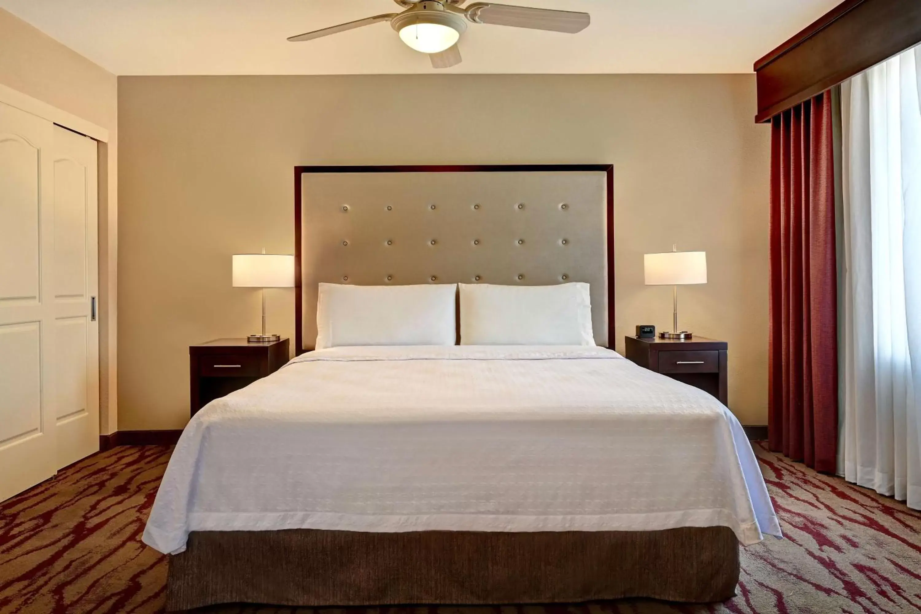 Bed in Homewood Suites by Hilton Albuquerque Airport