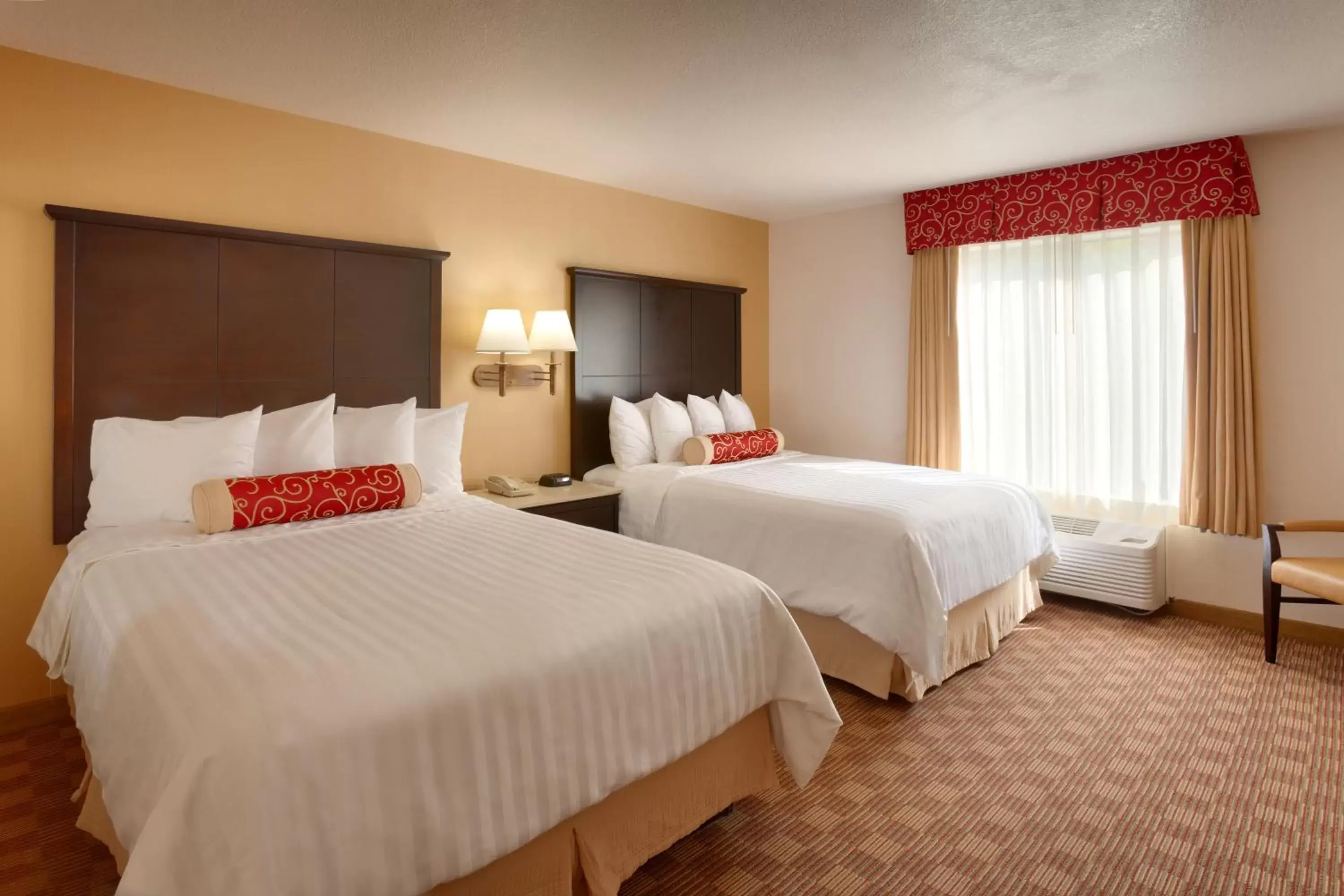 Bed in Cortona Inn & Suites