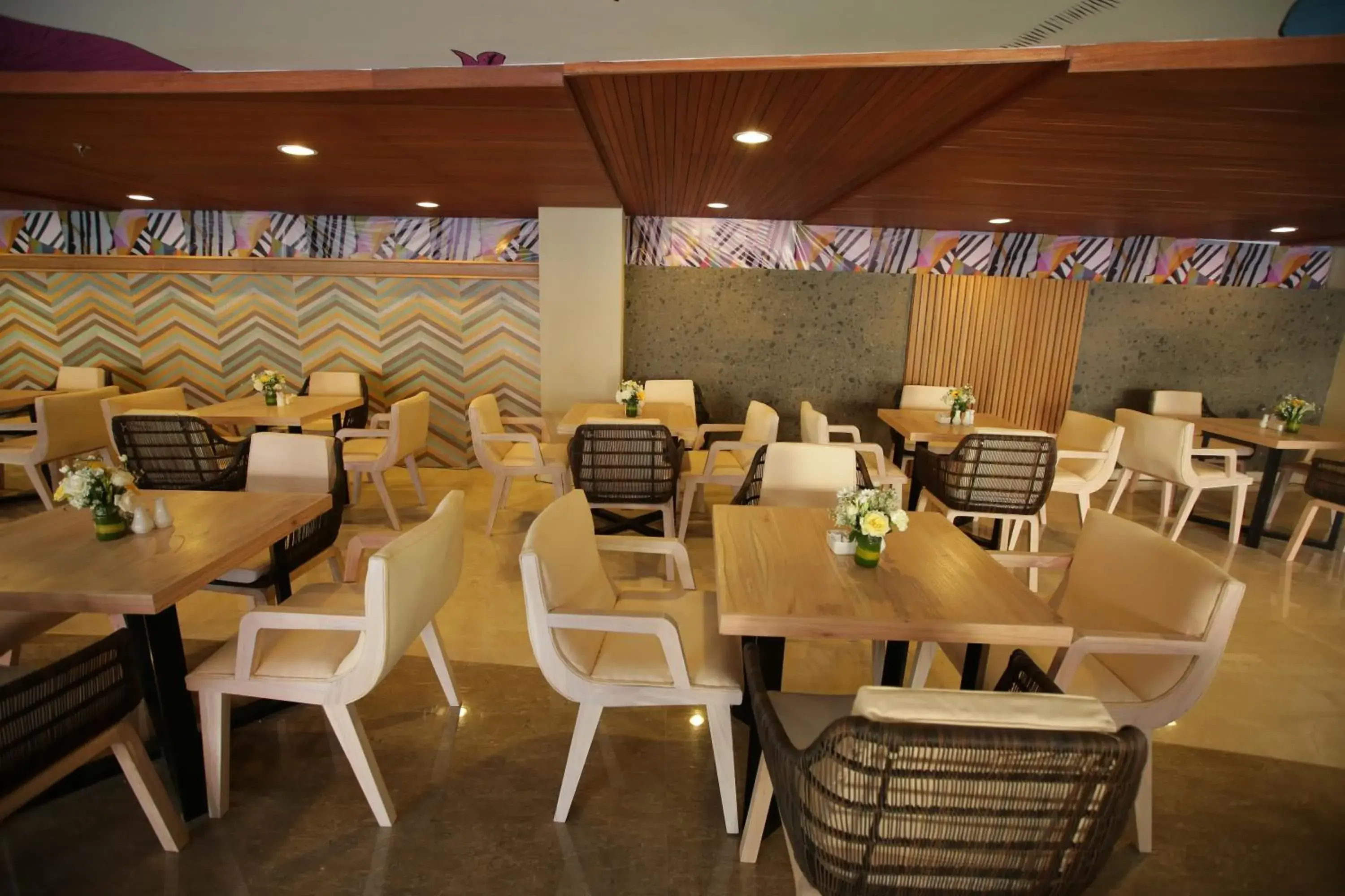 Restaurant/Places to Eat in Bedrock Hotel Kuta Bali