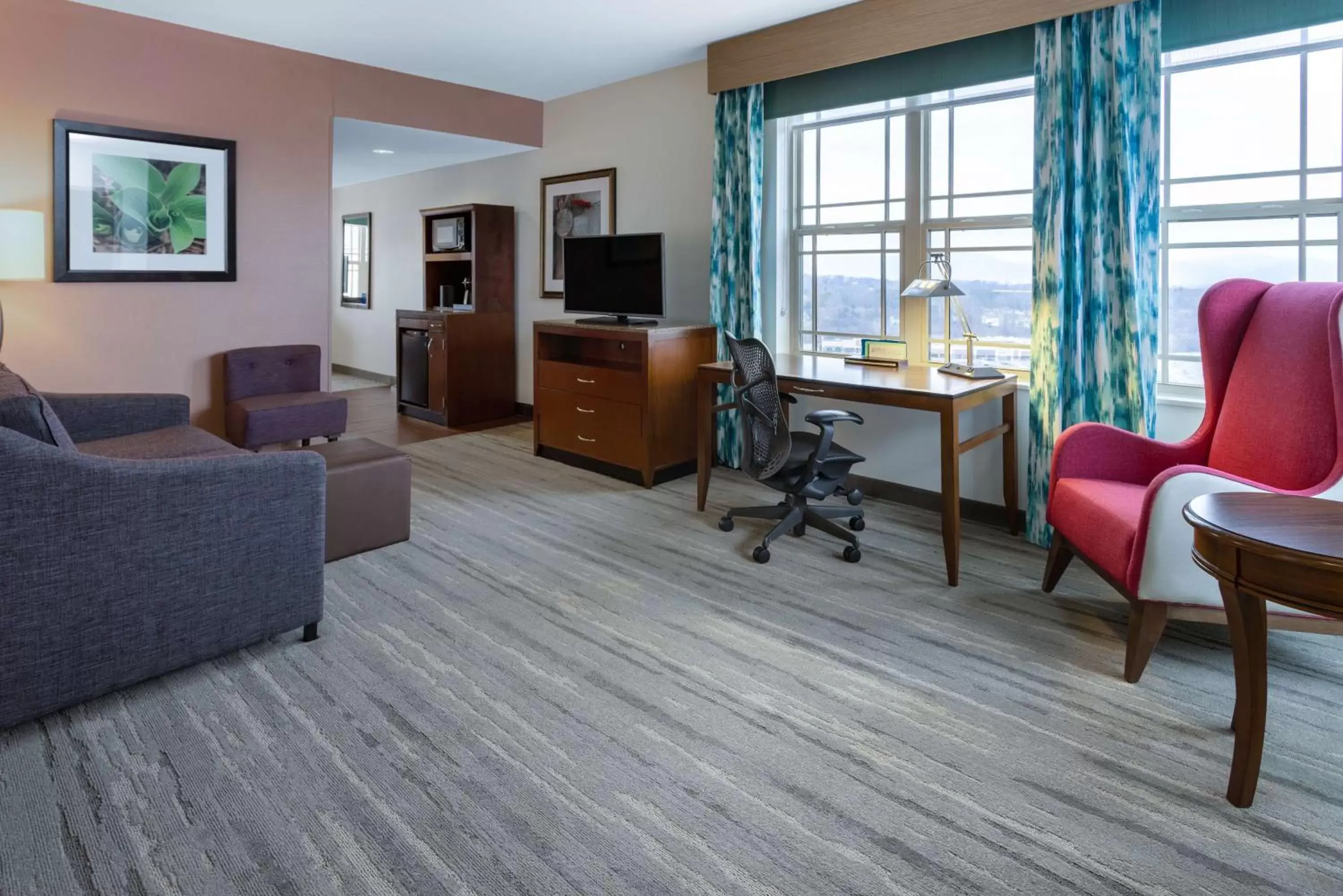 Bedroom, Seating Area in Hilton Garden Inn Roanoke