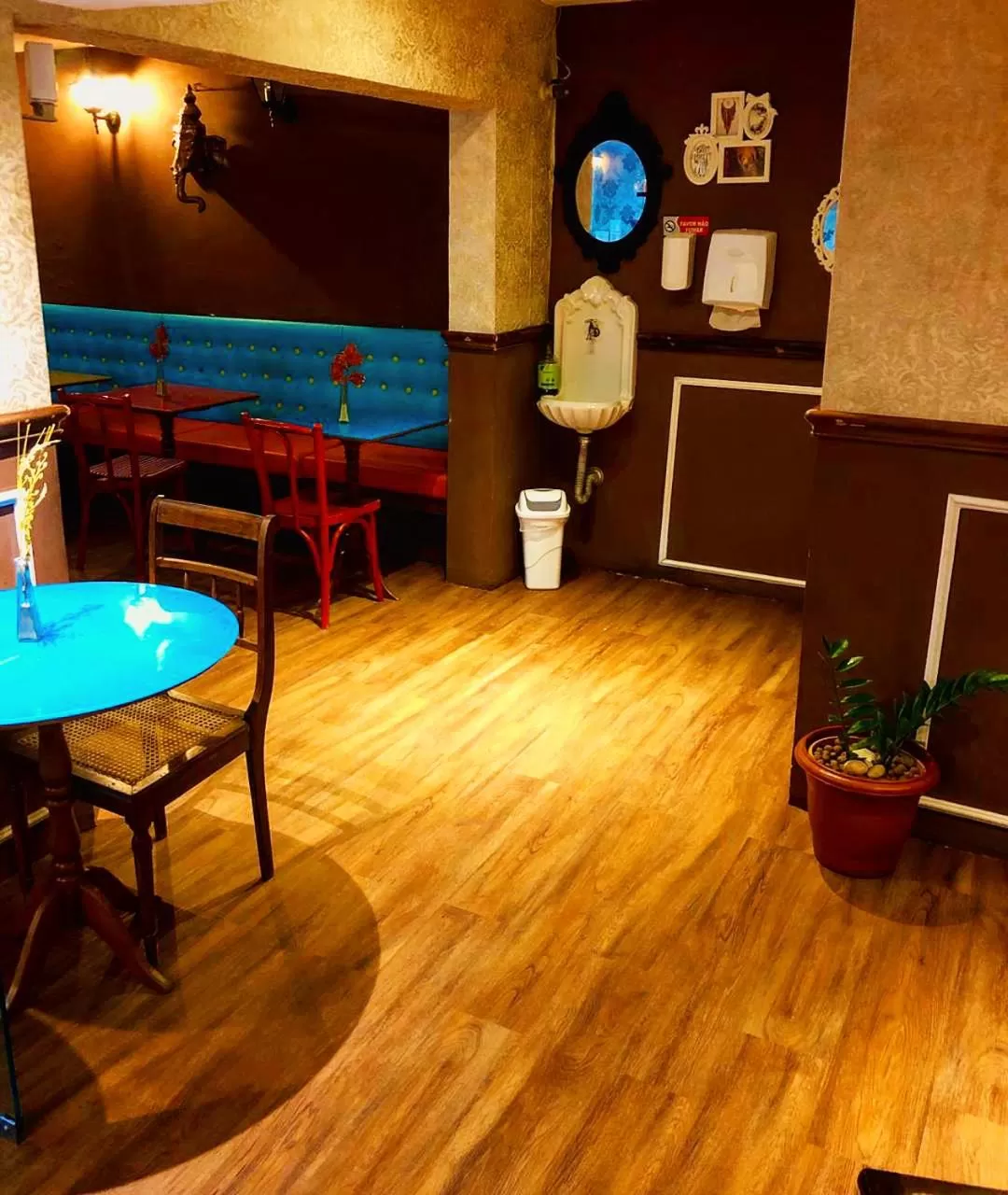 Restaurant/places to eat in Vivaz Boutique Hotel