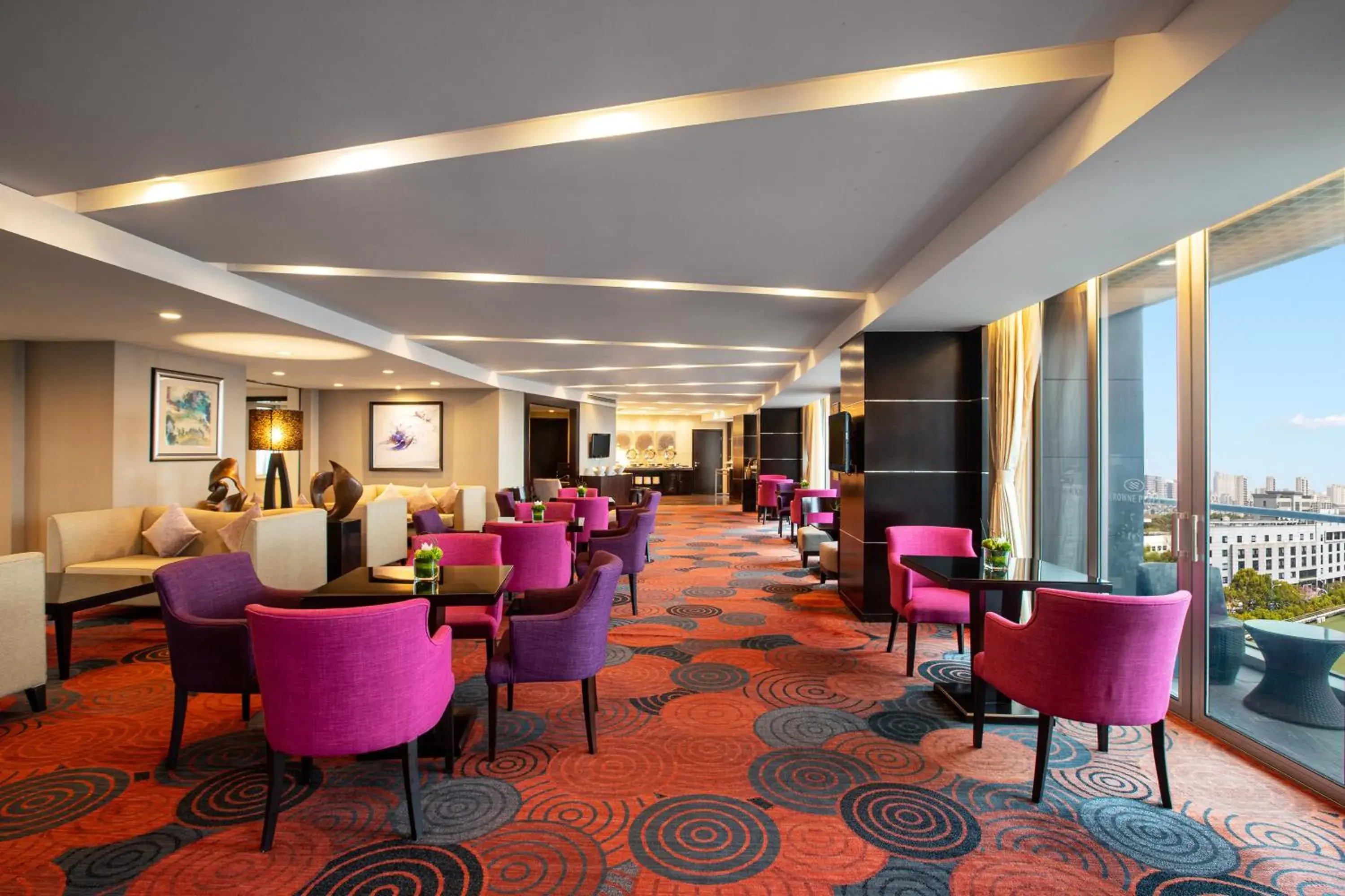 Restaurant/places to eat, Lounge/Bar in Crowne Plaza Shanghai Xiayang Lake, an IHG Hotel