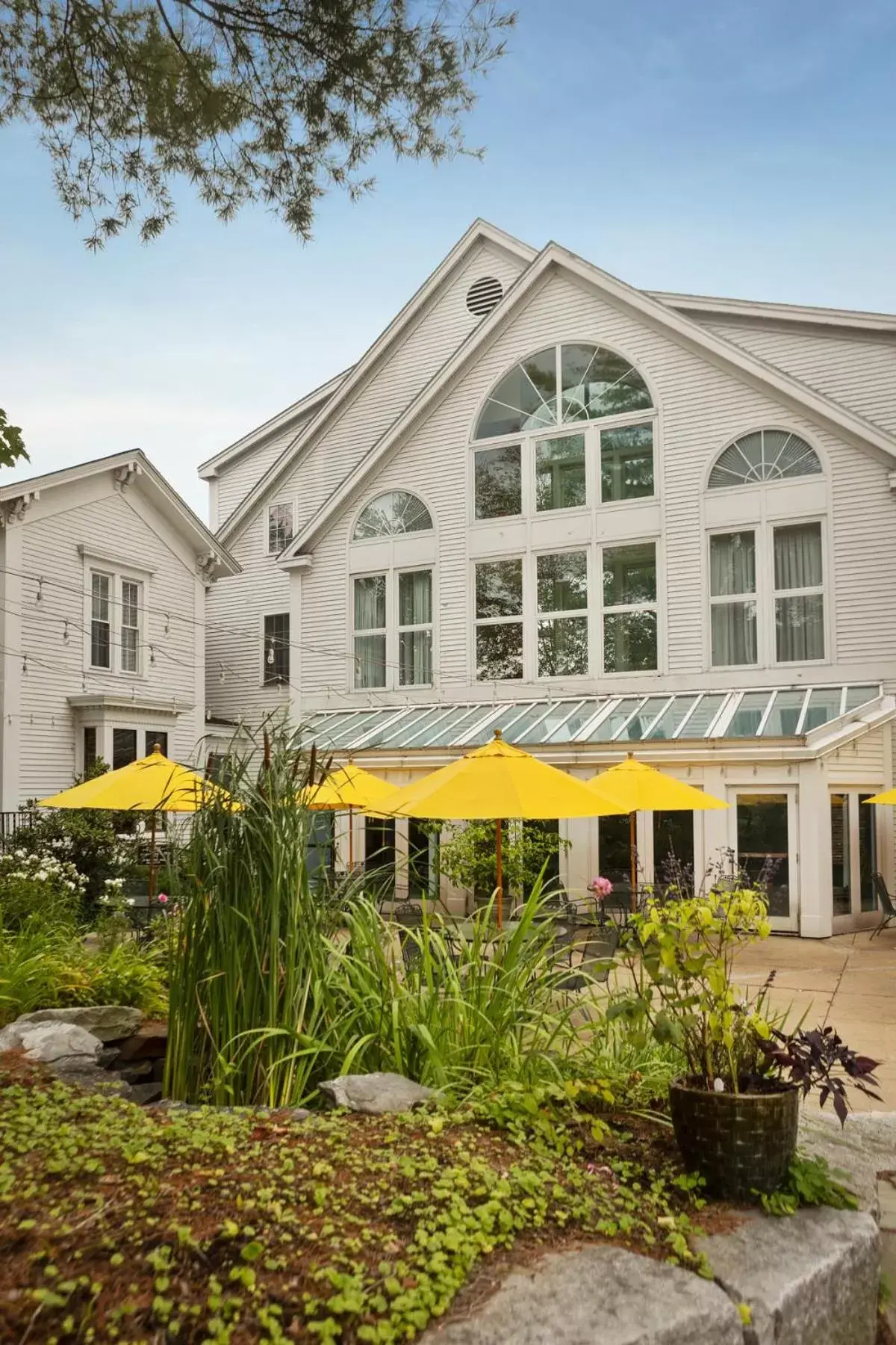 Patio, Property Building in The Harraseeket Inn & Suites