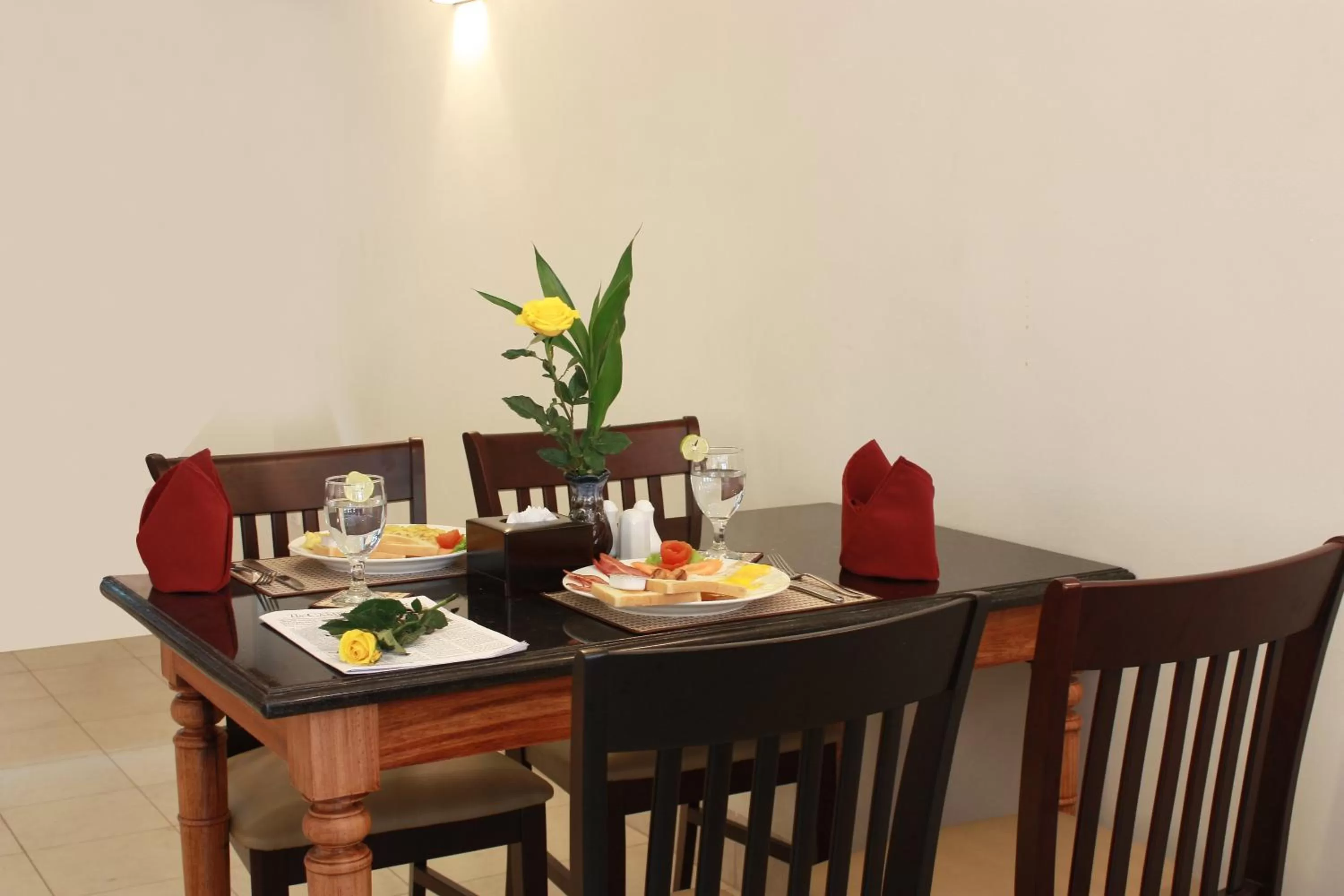 Restaurant/places to eat in Lux Riverside Hotel & Apartment