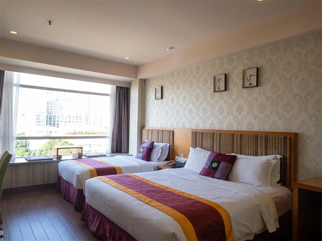 Bed in Guangzhou The Royal Garden Hotel