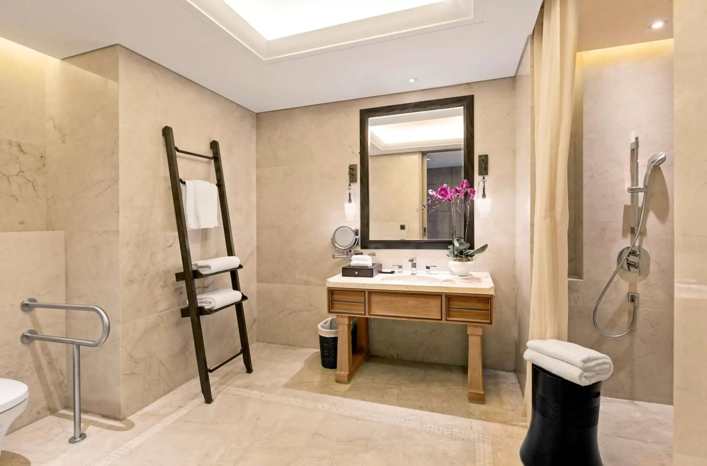 Bathroom in Hilton Dali Resort & Spa Bathroom in Hilton Dali Resort & Spa