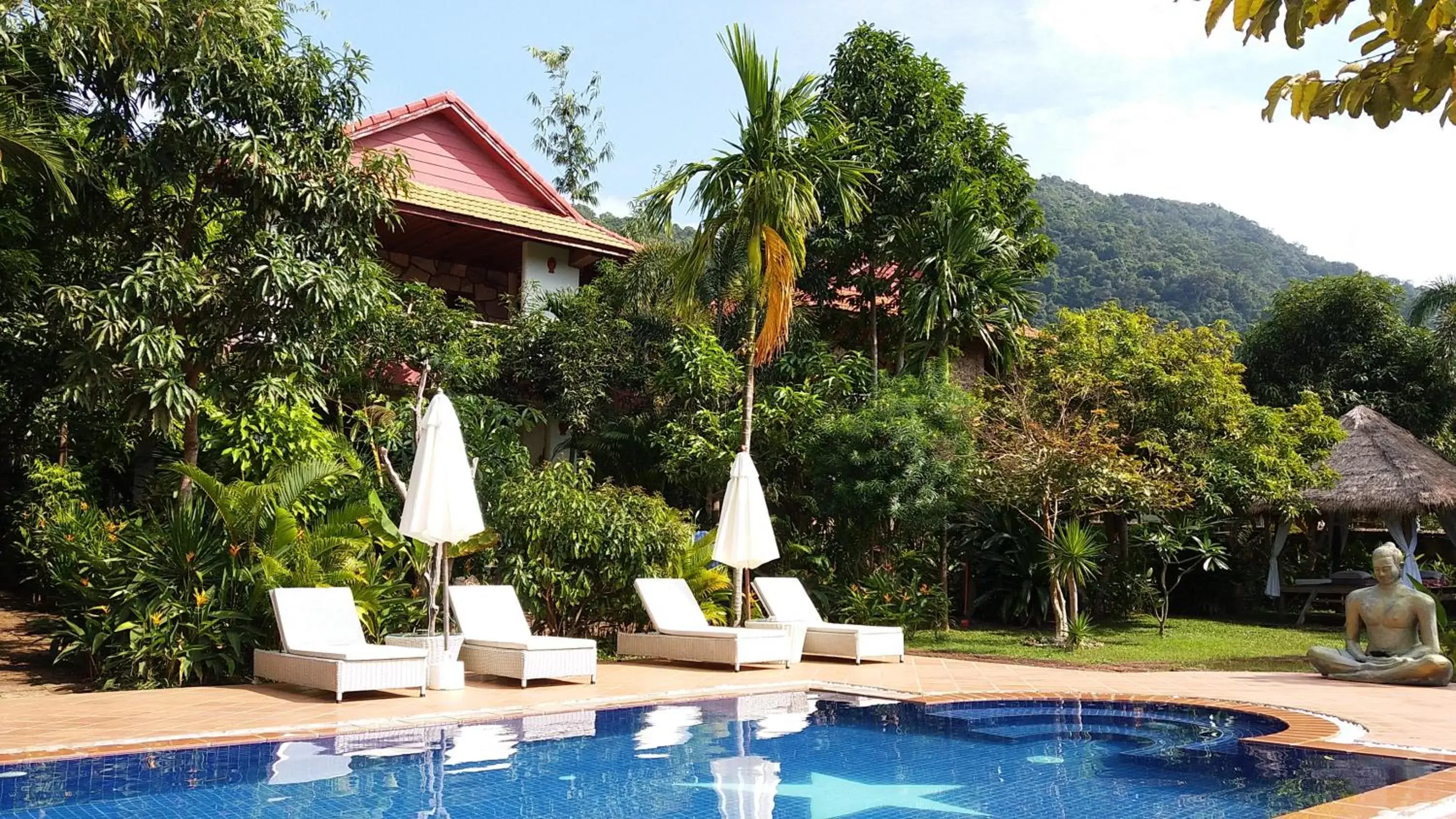 Property building, Swimming Pool in TARA LODGE Haven of peace