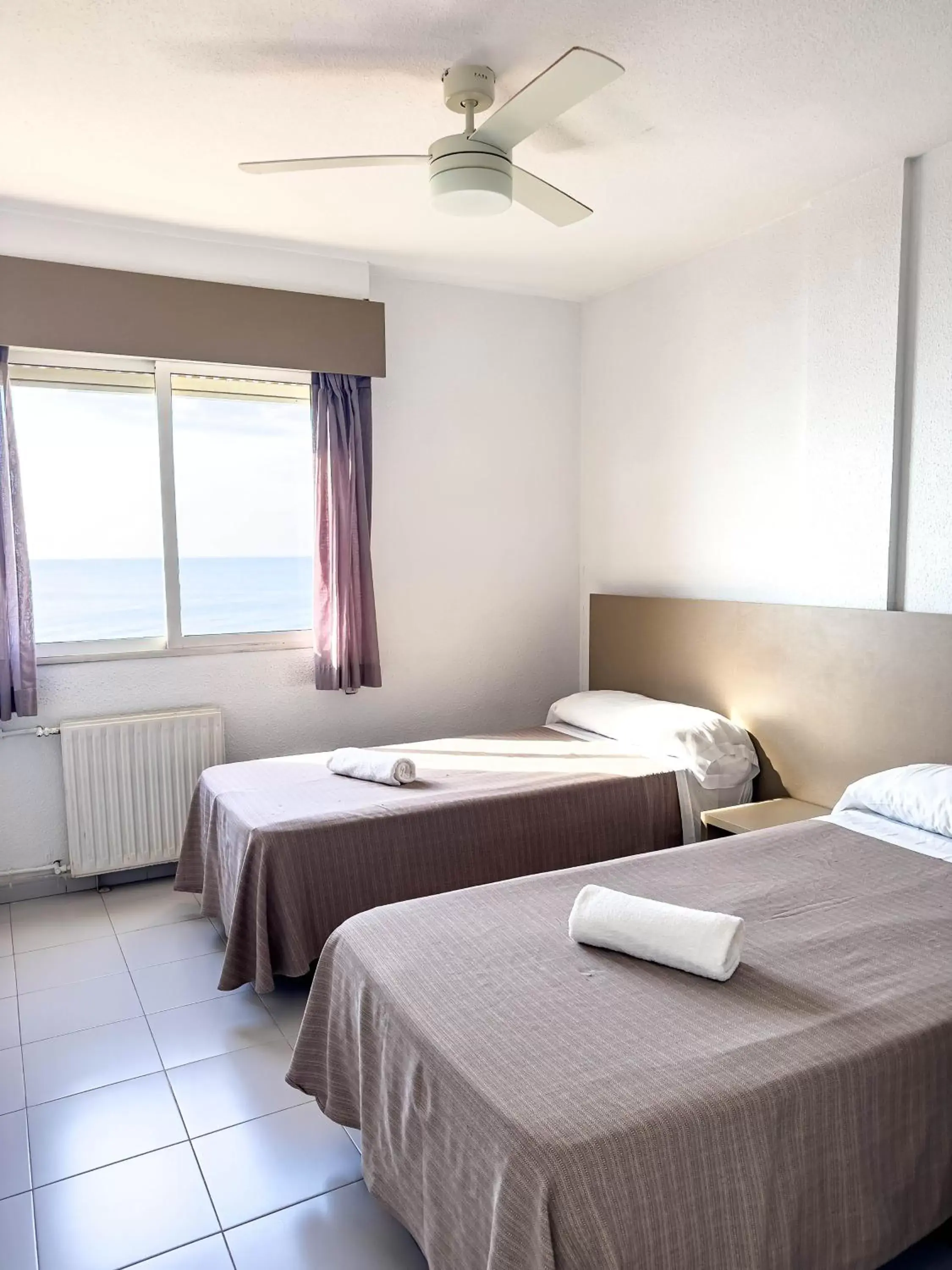 Bedroom, Bed in Aparthotel El Faro