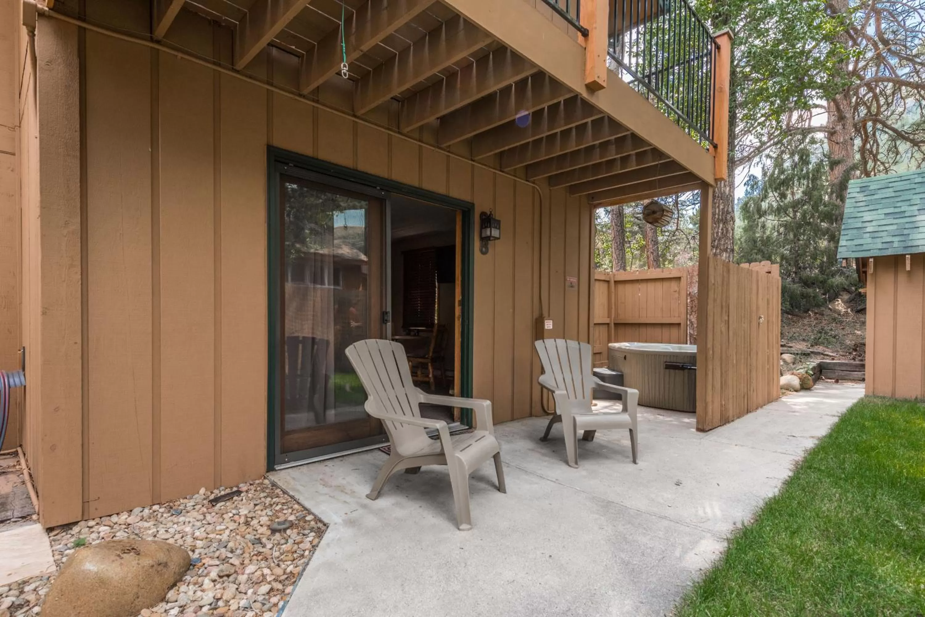 4 Seasons Inn on Fall River