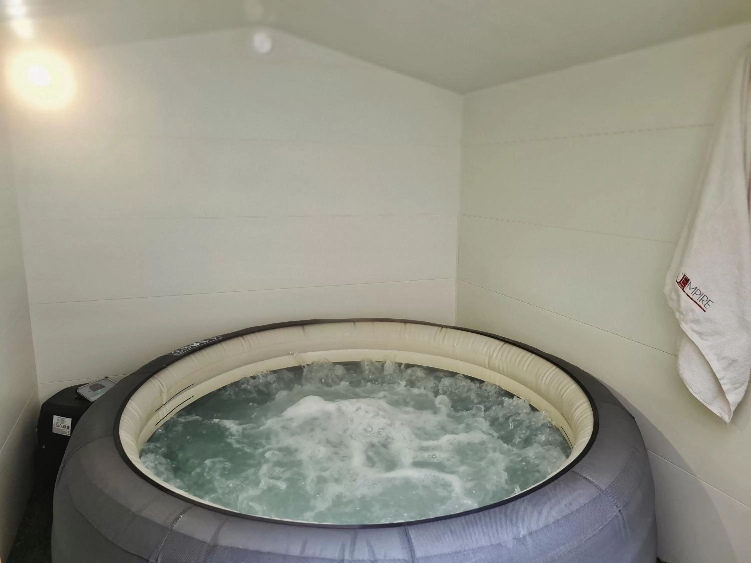 Hot Tub in L'Empire Paris - Louvre