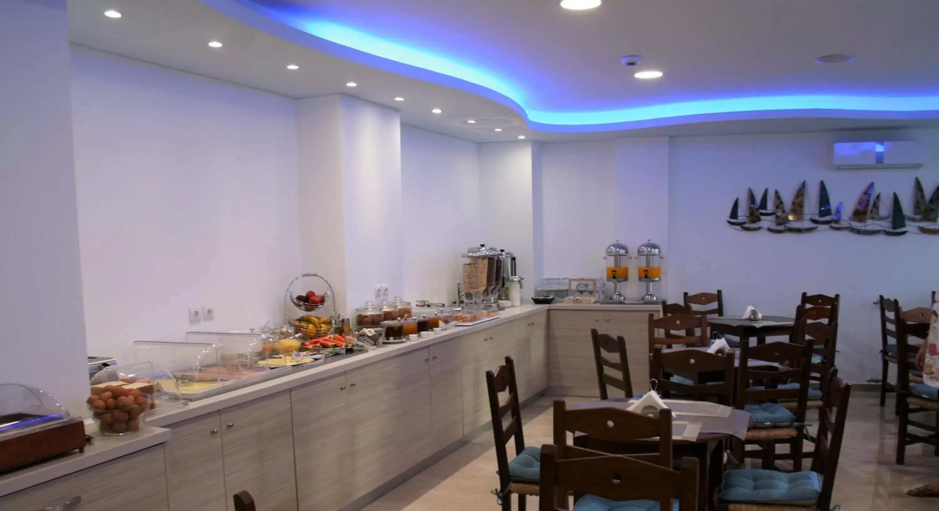 Restaurant/Places to Eat in Naiades Marina Hotel