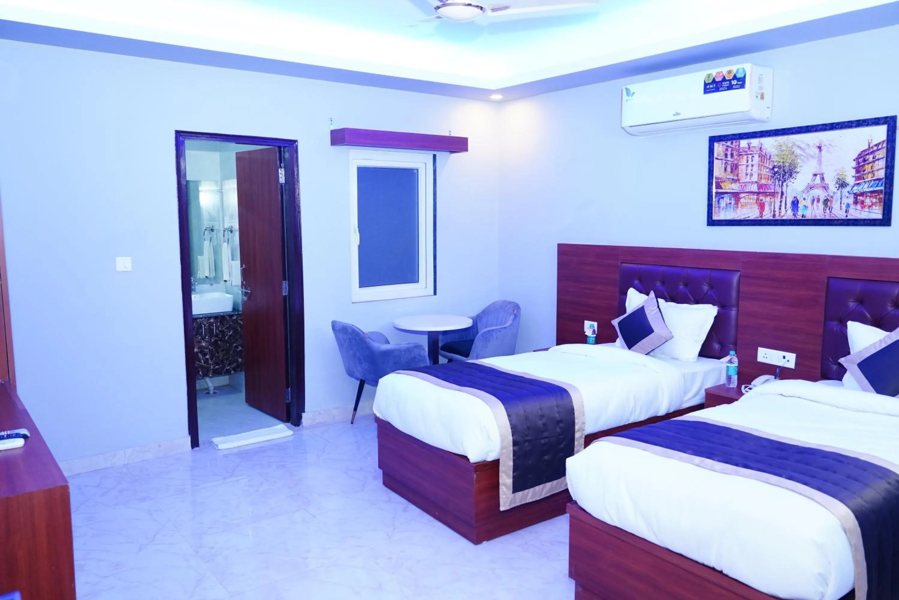 Photo of the whole room, Bed in ExpoMart Inn