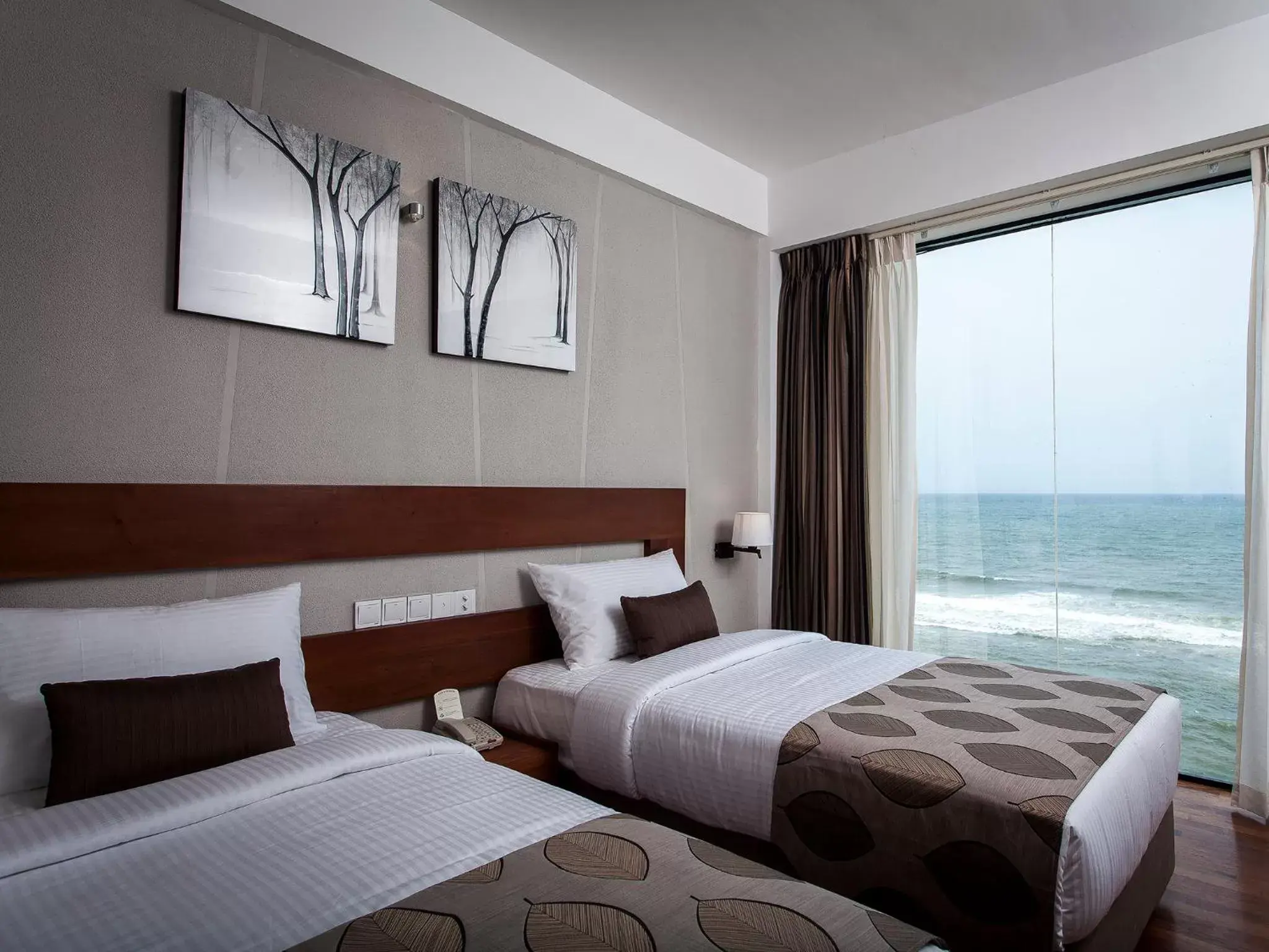 Bed in The Ocean Colombo - Guaranteed Sea View Rooms Bed in The Ocean Colombo - Guaranteed Sea View Rooms