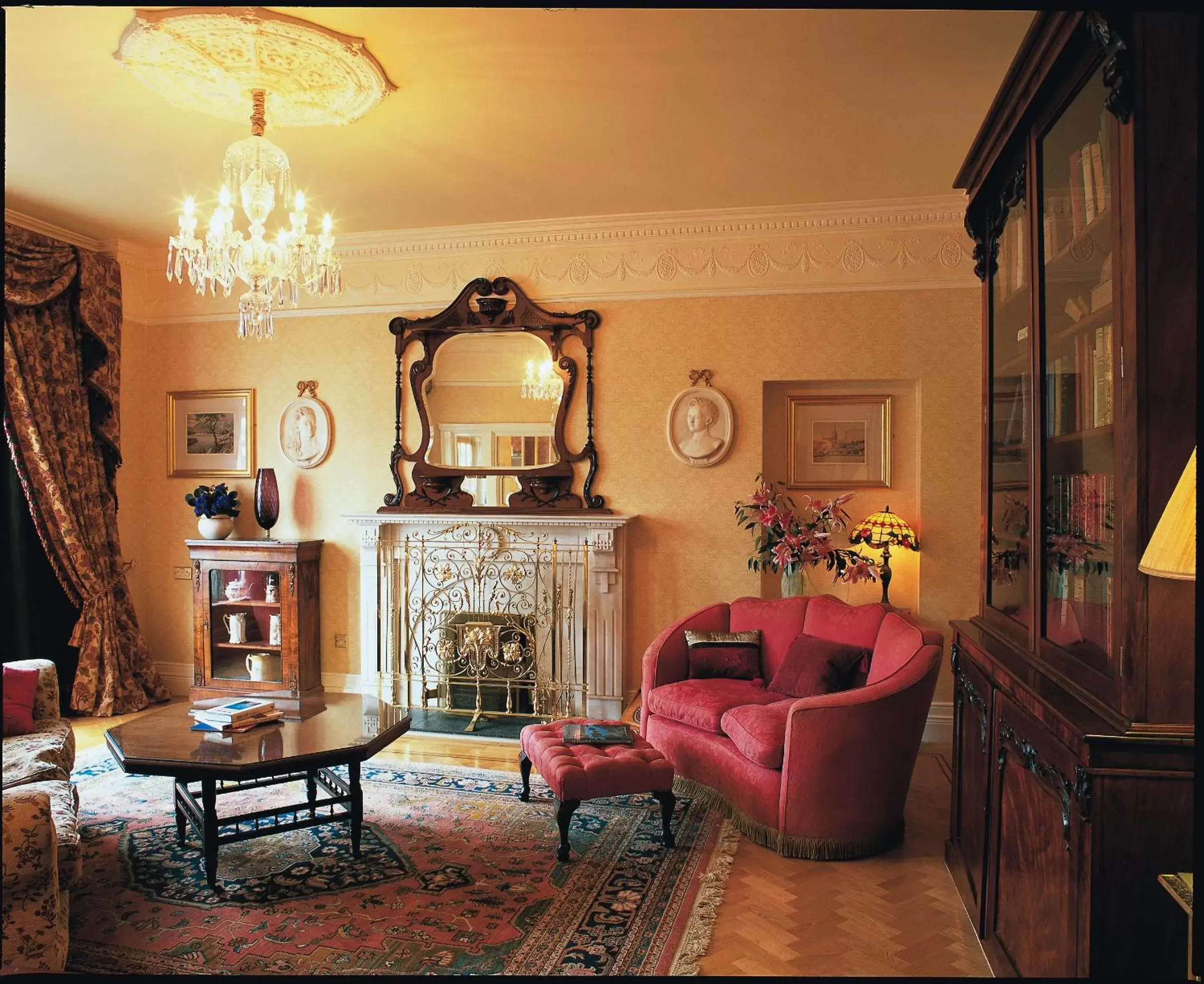 Photo of the whole room, Seating Area in Arbutus Hotel