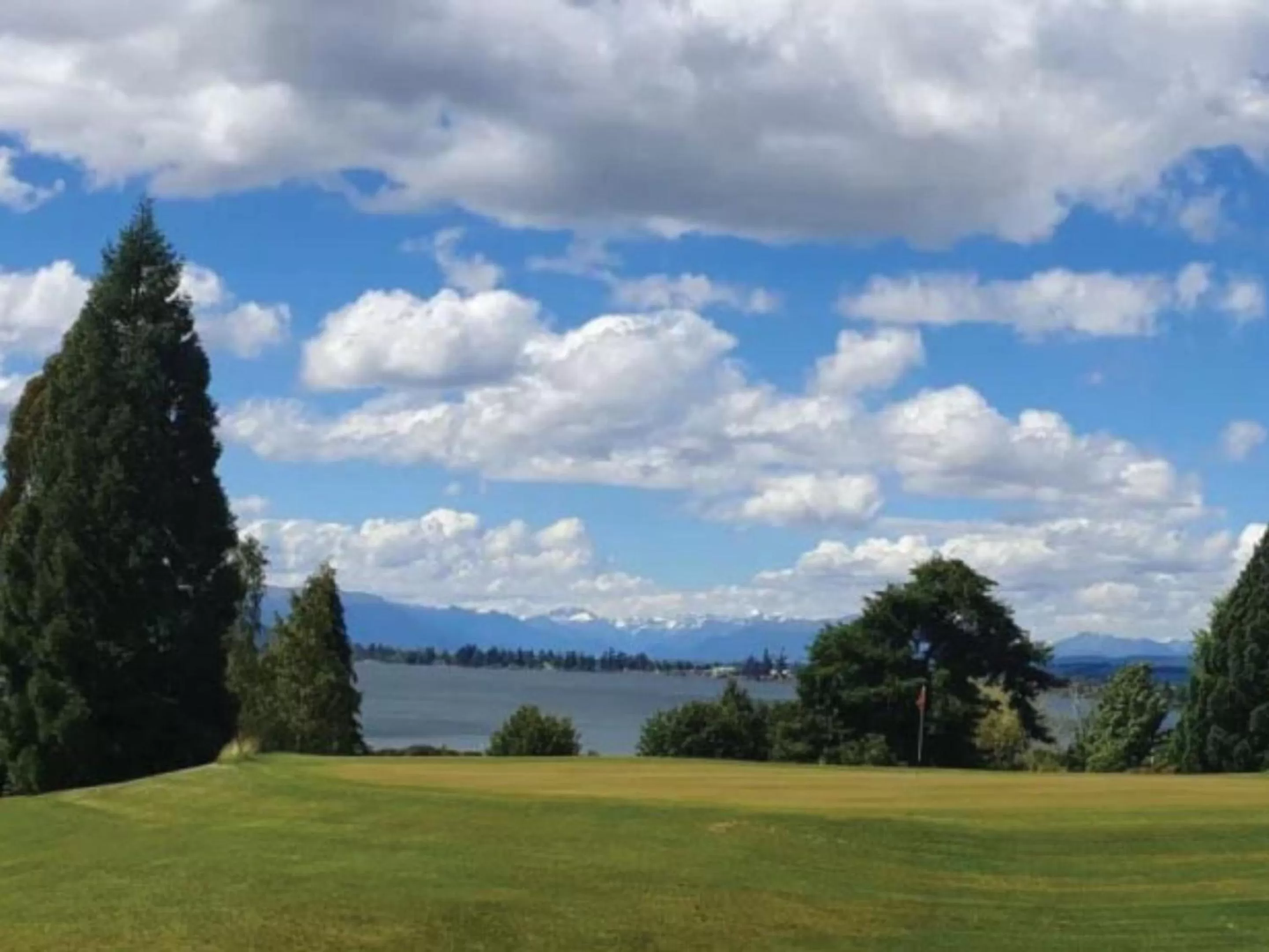 Golfcourse in ASURE Explorer Motel & Apartments