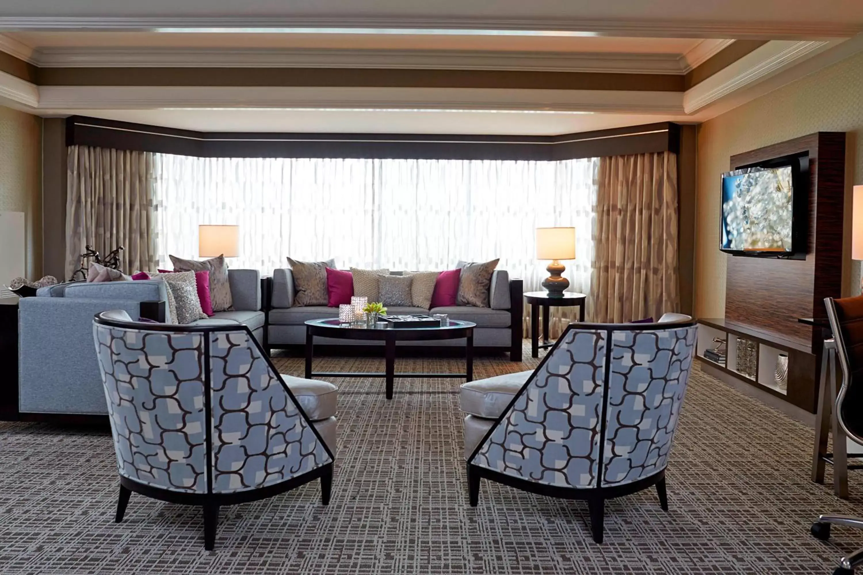 Living room, Seating Area in Renaissance Atlanta Waverly Hotel & Convention Center