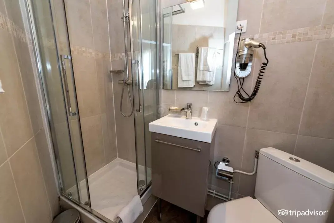 Bathroom in Hotel de L'Union