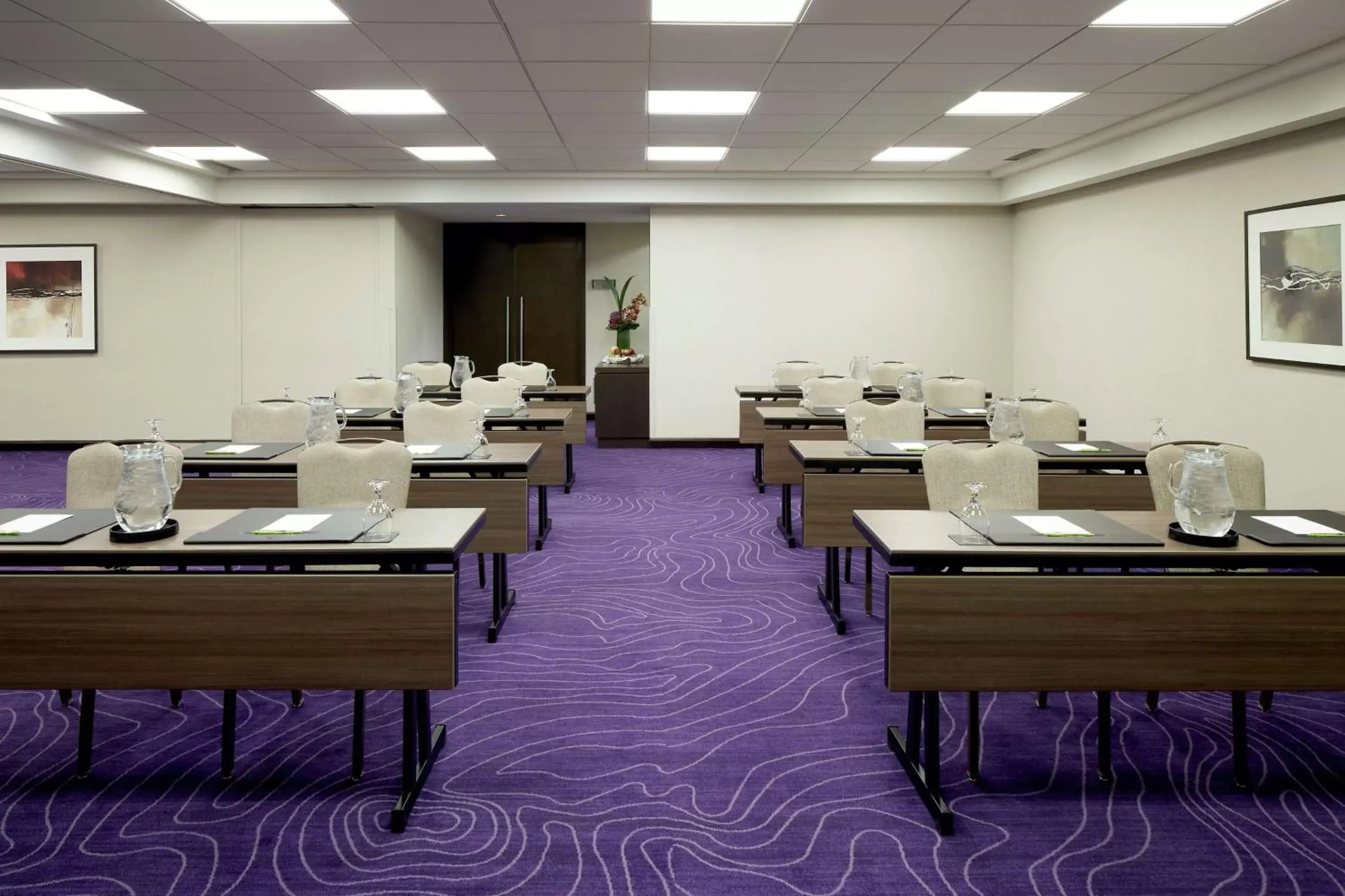 Meeting/conference room in DoubleTree By Hilton Montreal