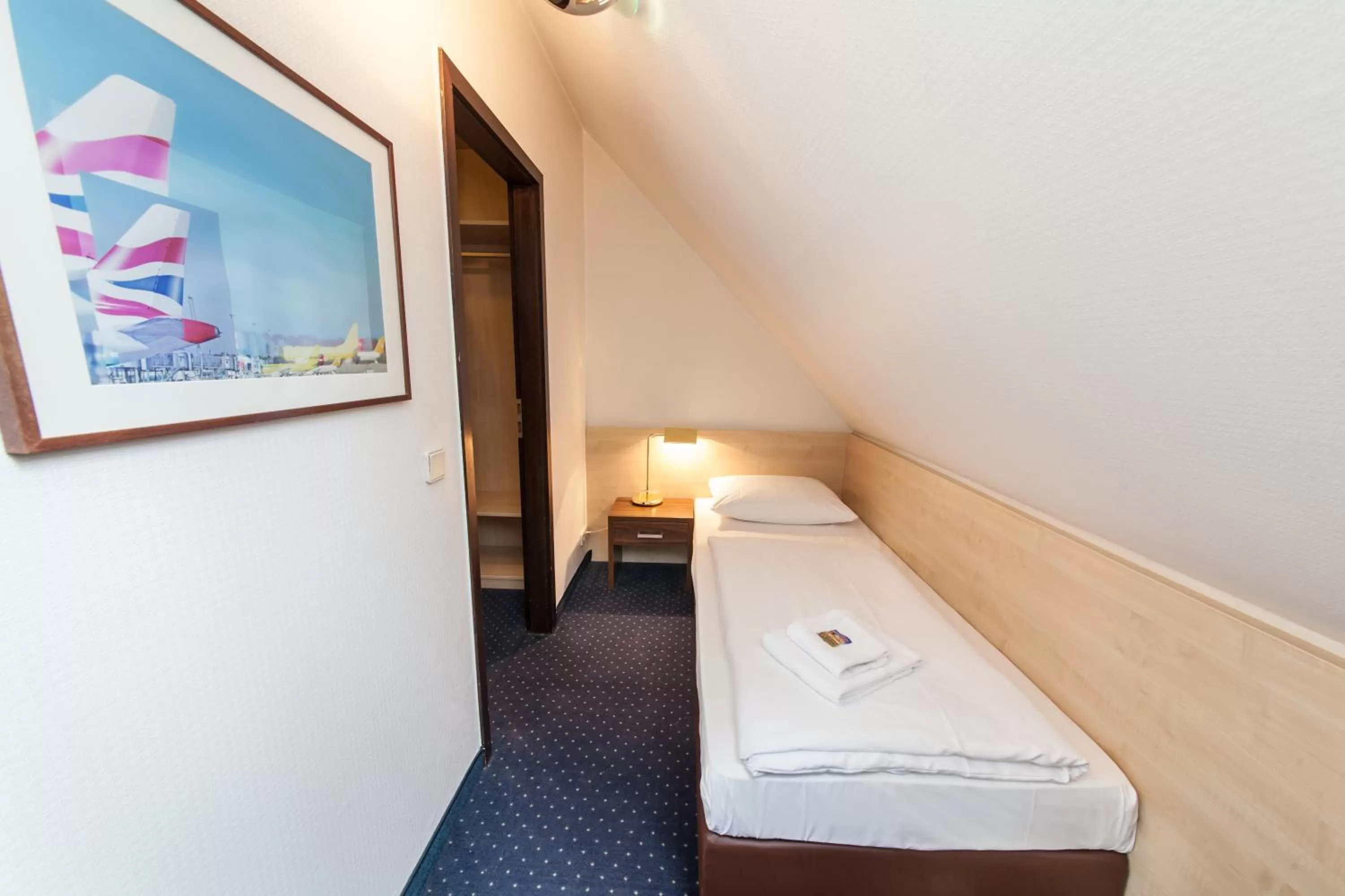 Standard Triple Room in Hotel Mariella