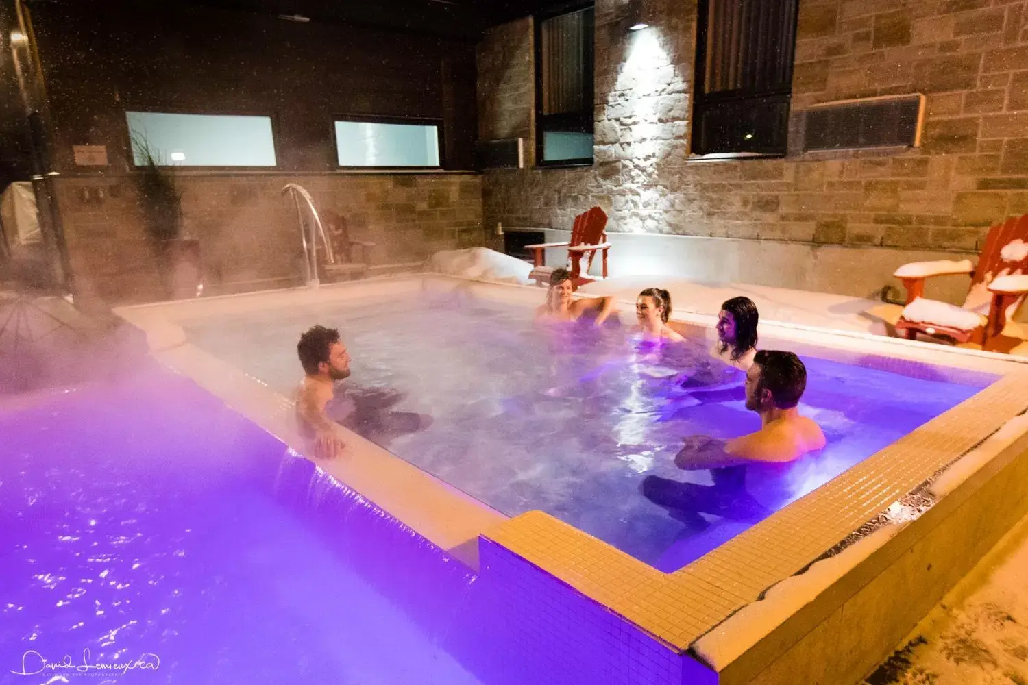 Hot Tub, Swimming Pool in Hotel V