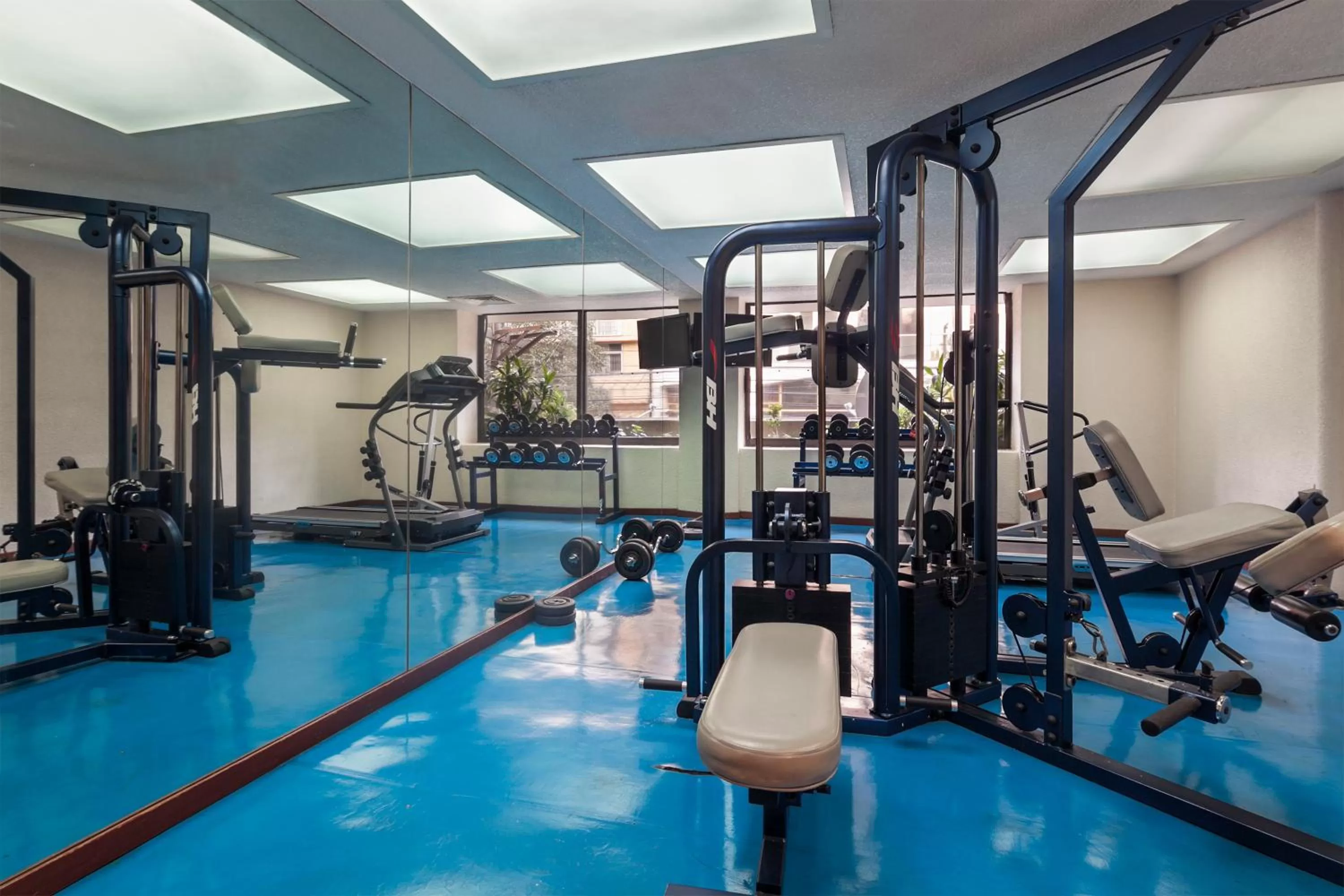 Fitness centre/facilities in Exe Suites San Marino