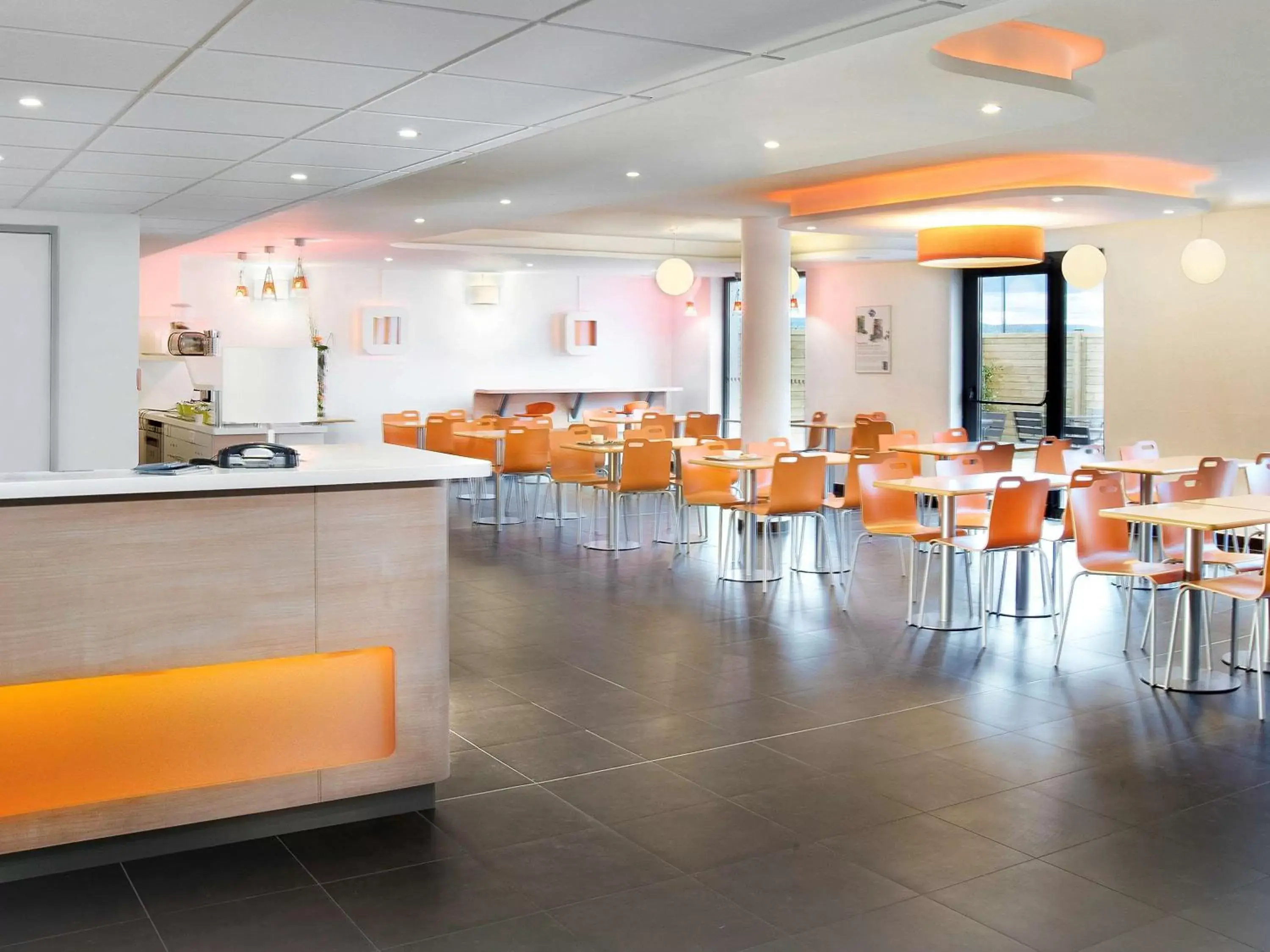 Property building, Restaurant/Places to Eat in ibis budget Castelnaudary - A61